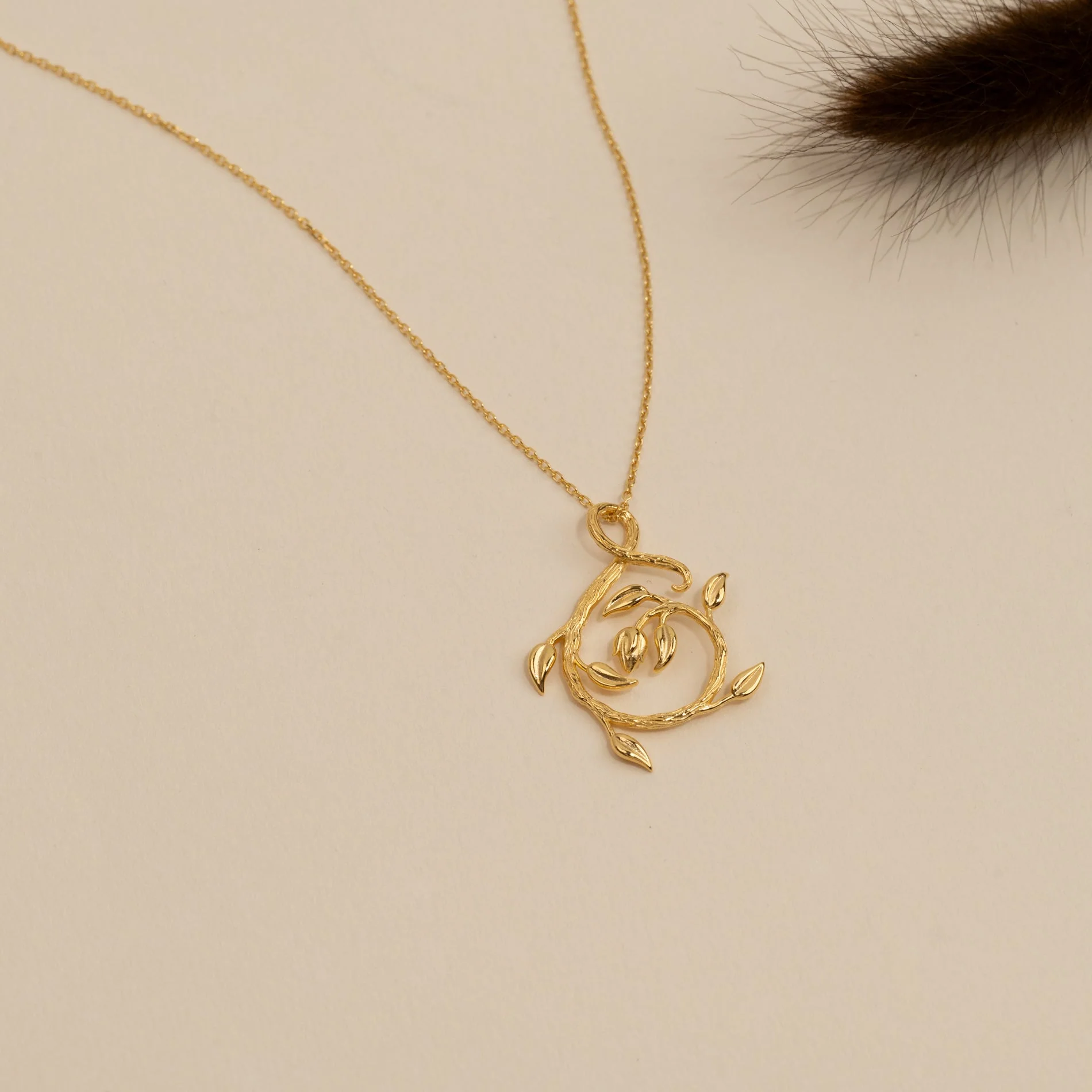 EDEN SWIRL GOLDEN PENDANT - Image 3