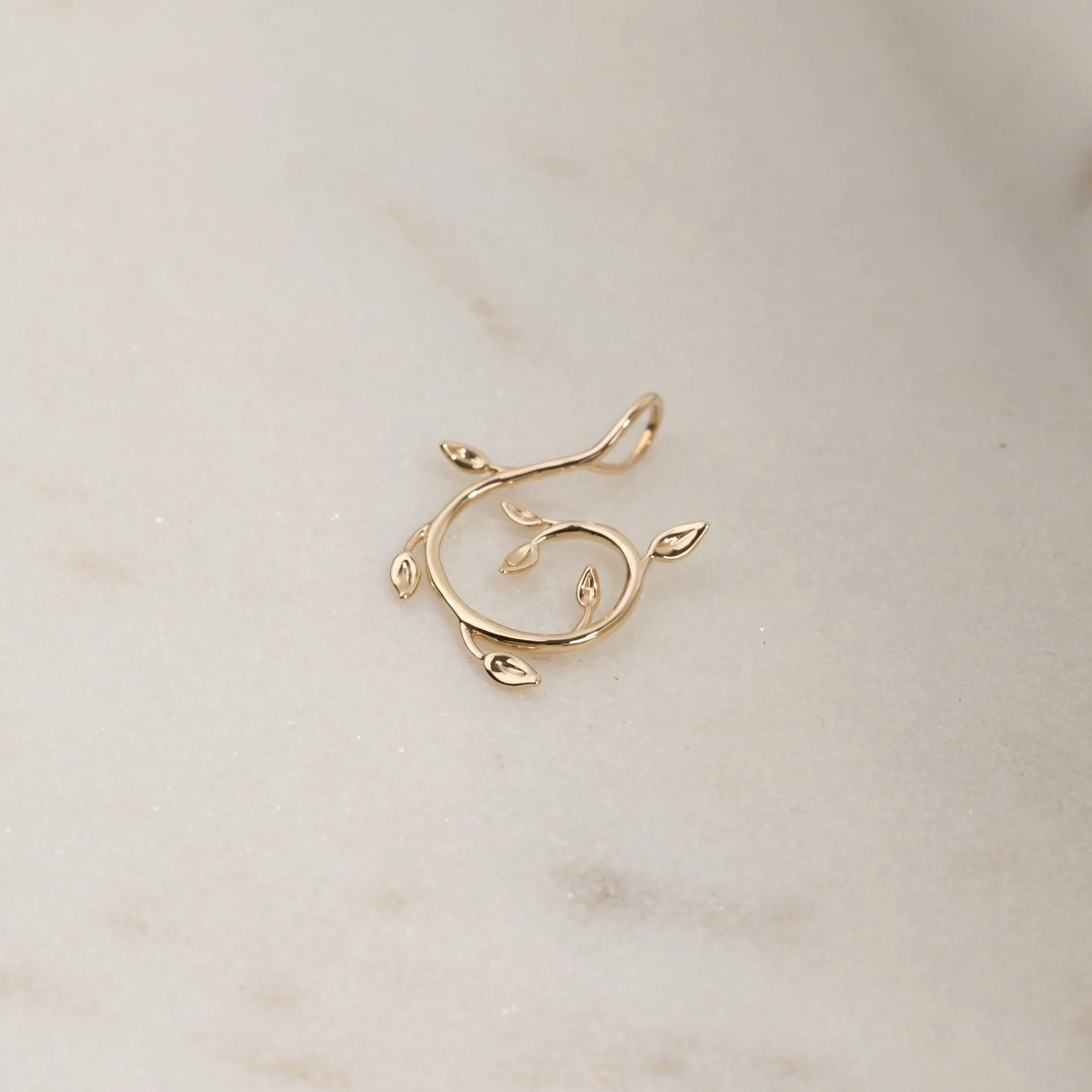 EDEN SWIRL SOLID GOLD PENDANT