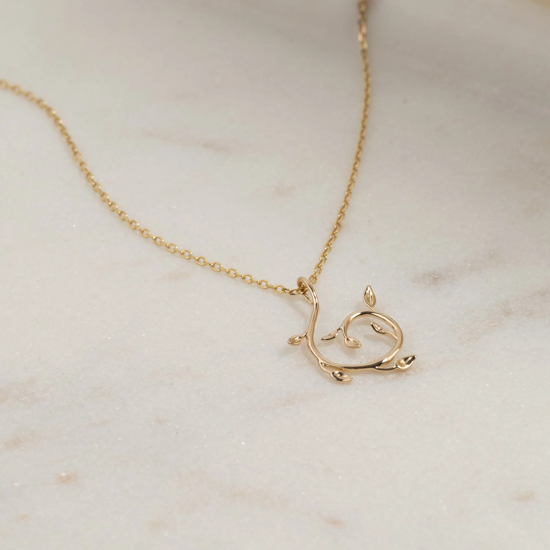 EDEN SWIRL SOLID GOLD PENDANT - Image 4
