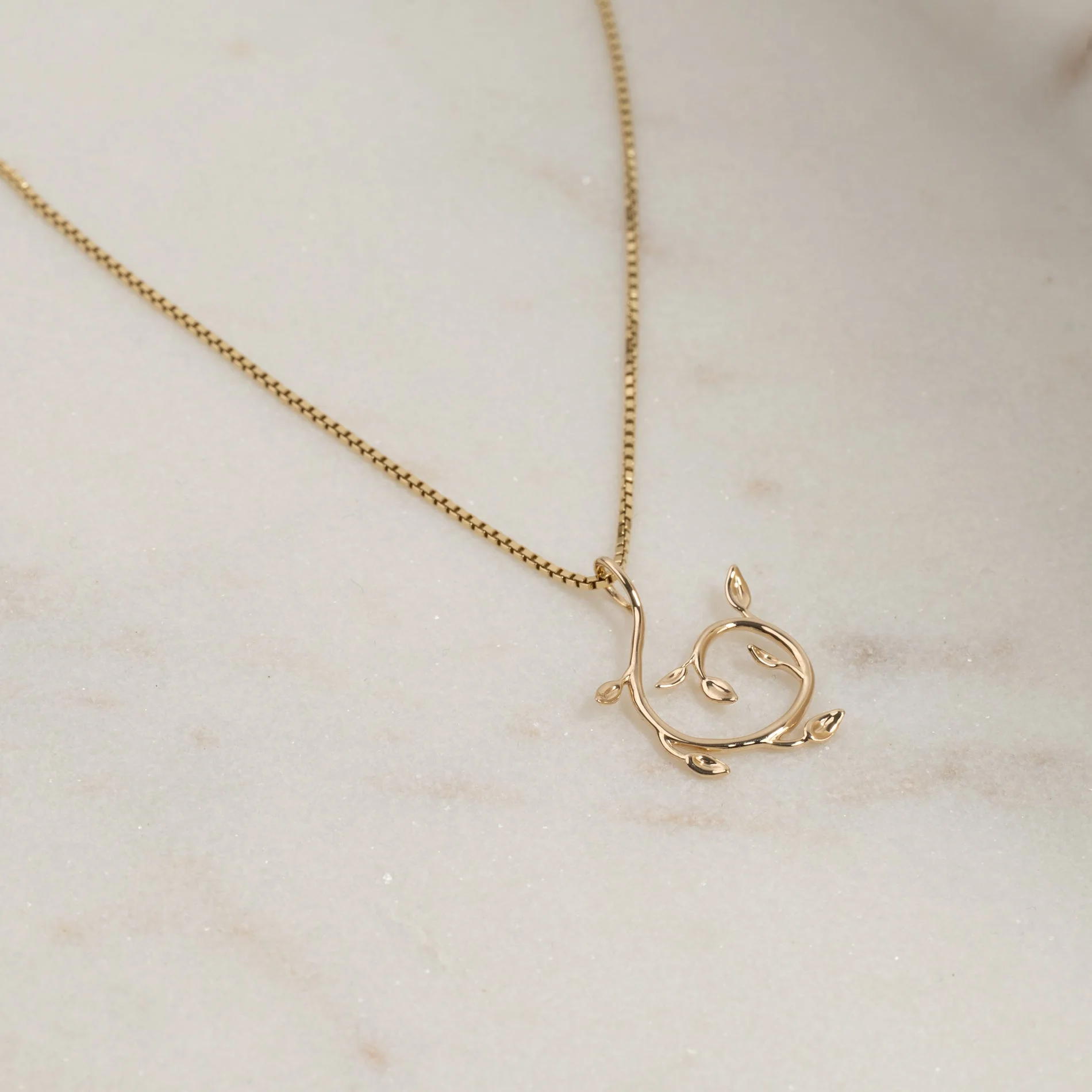 EDEN SWIRL SOLID GOLD PENDANT - Image 6