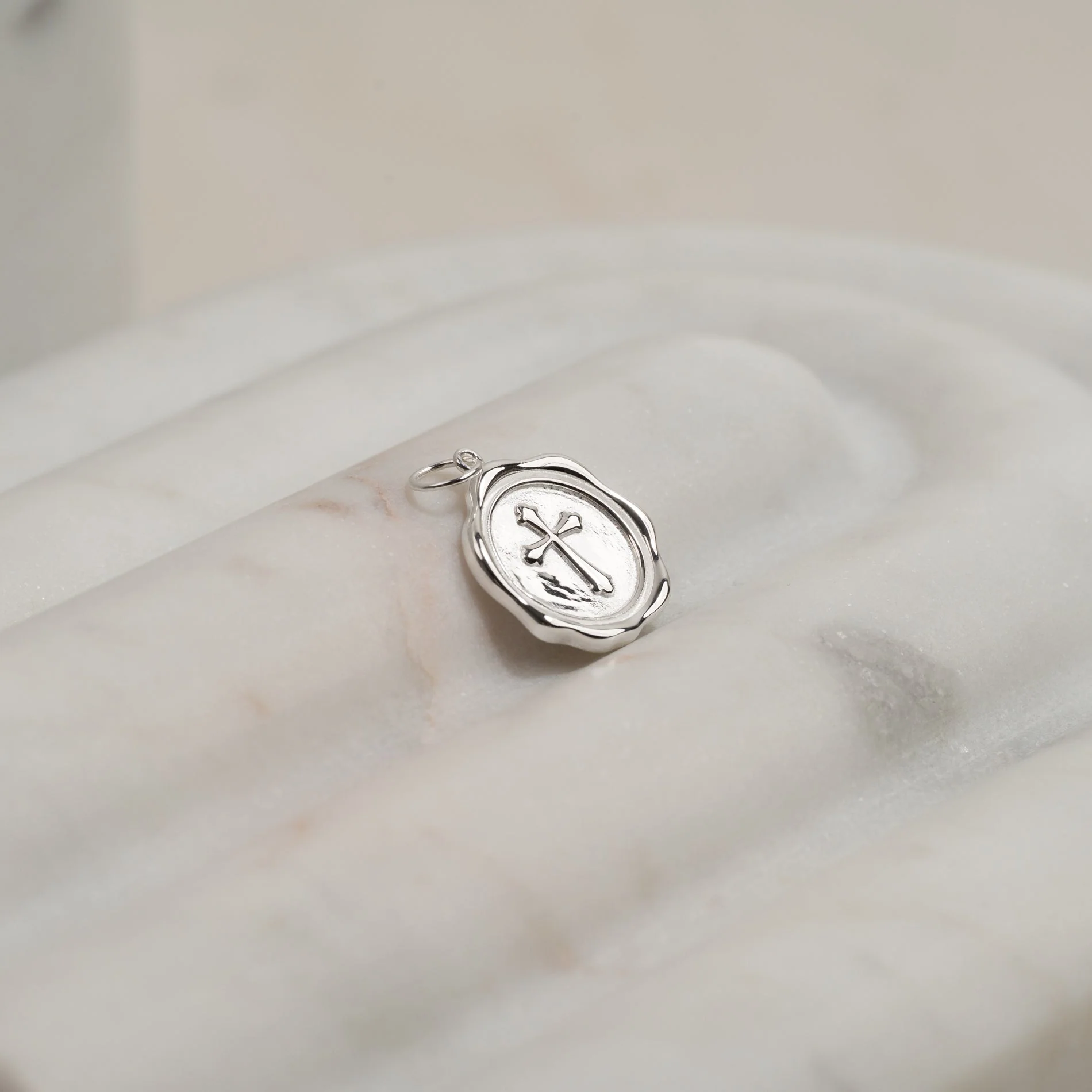 ELISE CROSS SILVER PENDANT
