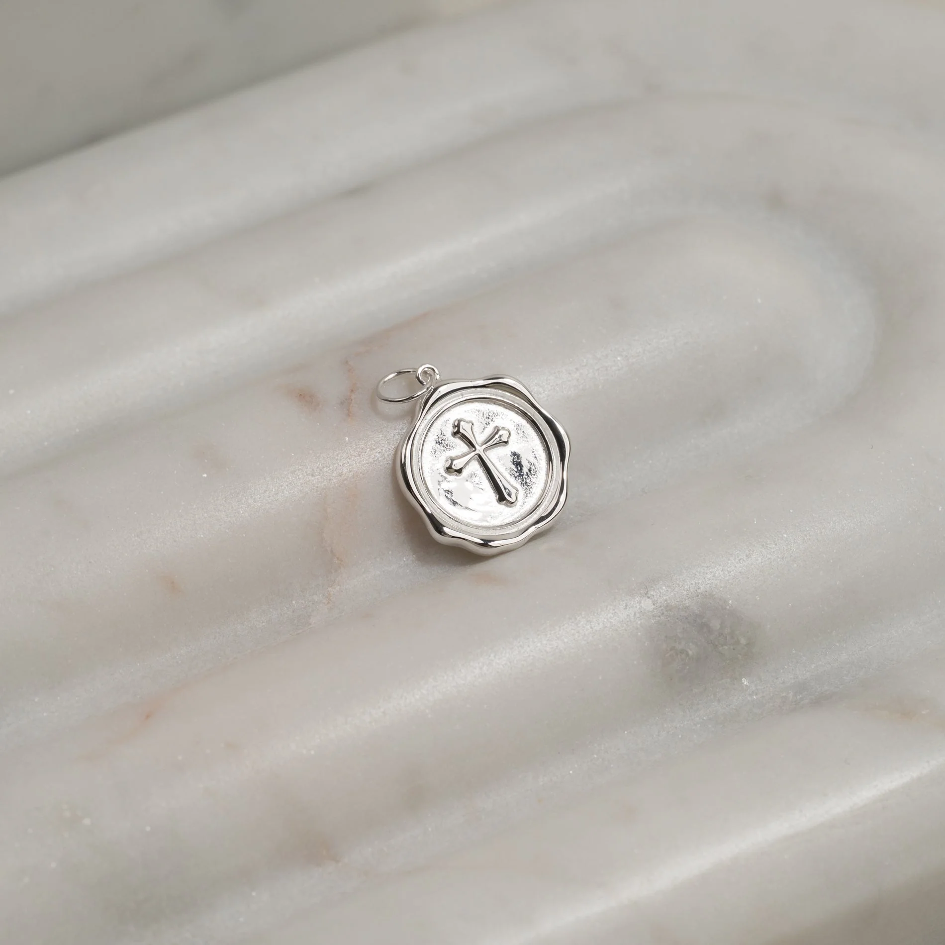 ELISE CROSS SILVER PENDANT - Image 2