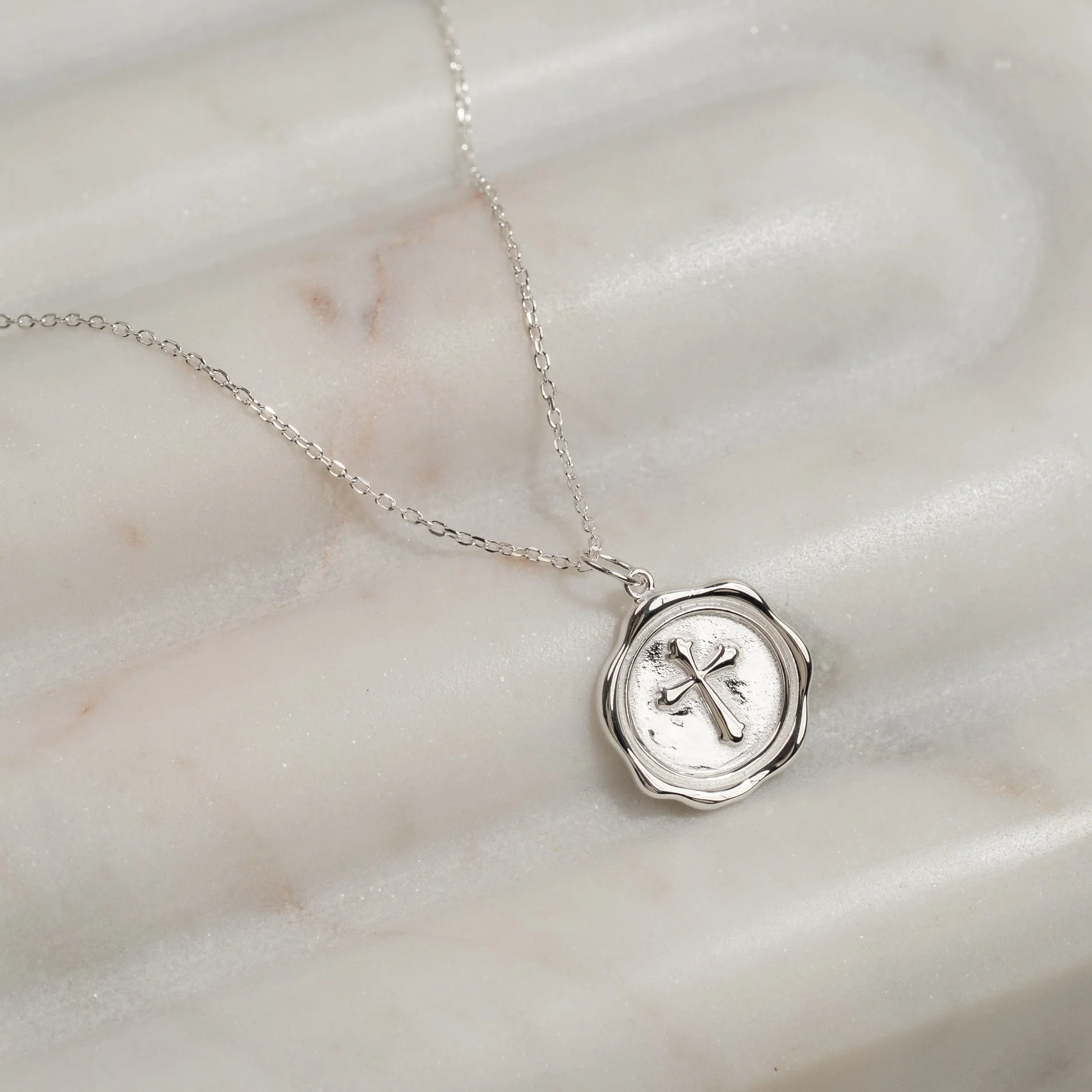 ELISE CROSS SILVER PENDANT - Image 3