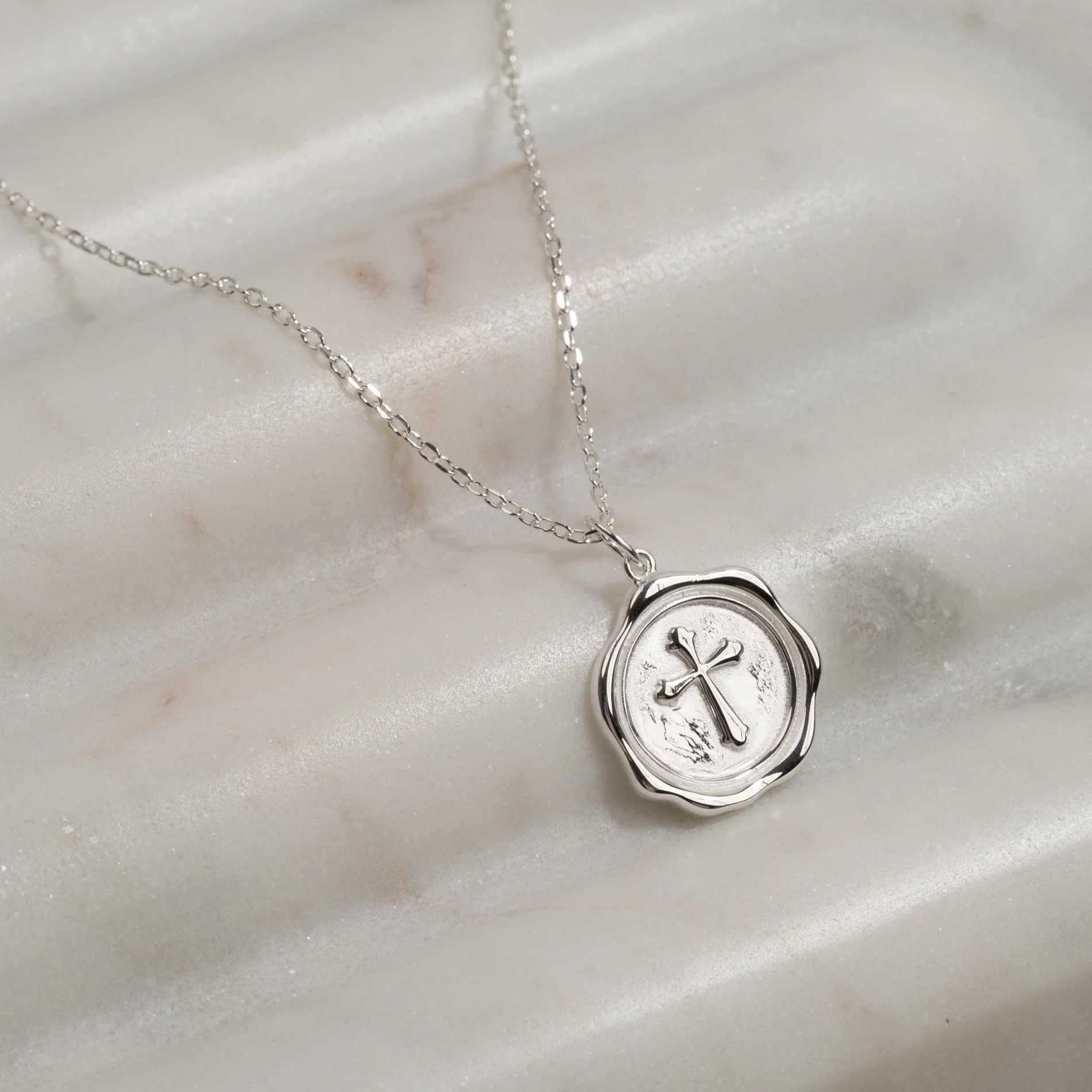 ELISE CROSS SILVER PENDANT - Image 4