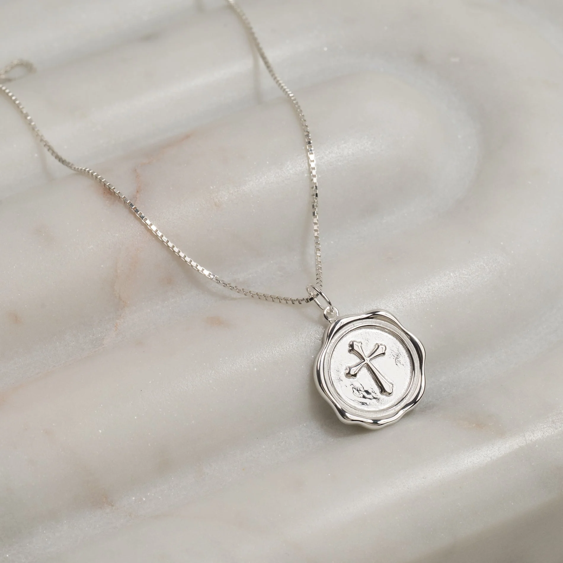 ELISE CROSS SILVER PENDANT - Image 5