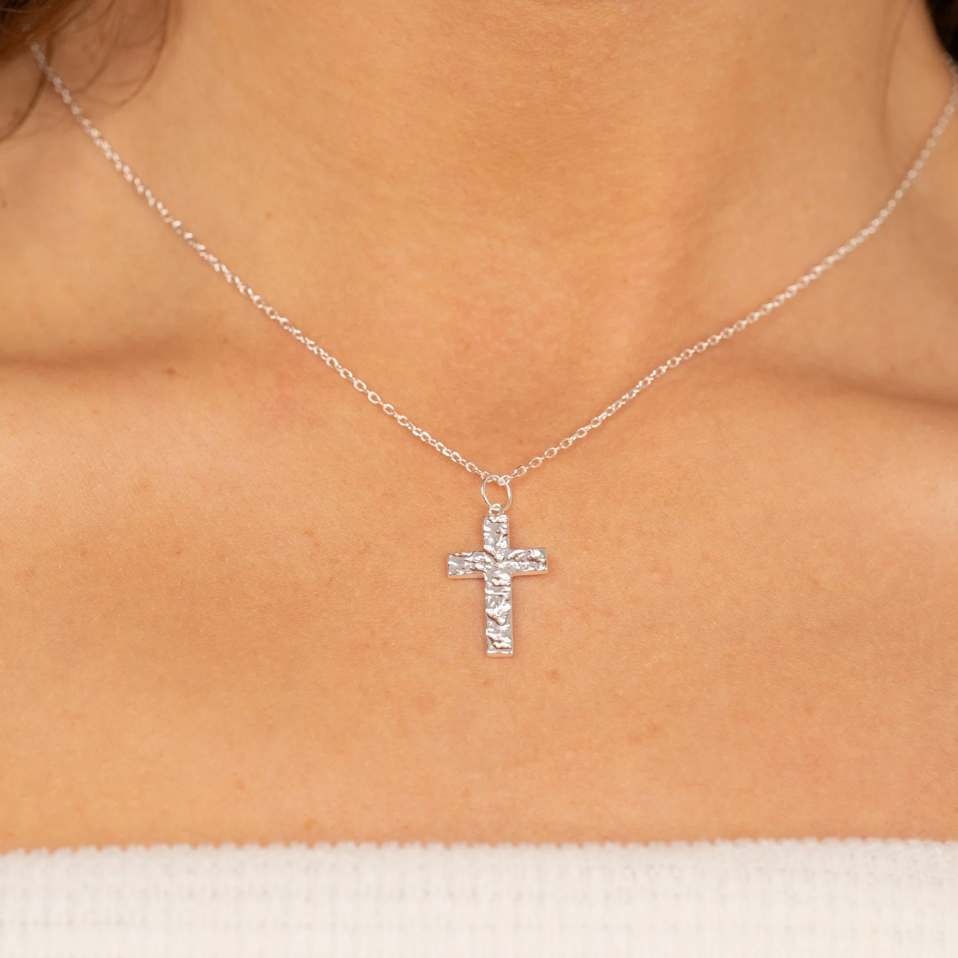 ELMA CROSS SILVER PENDANT - Image 3