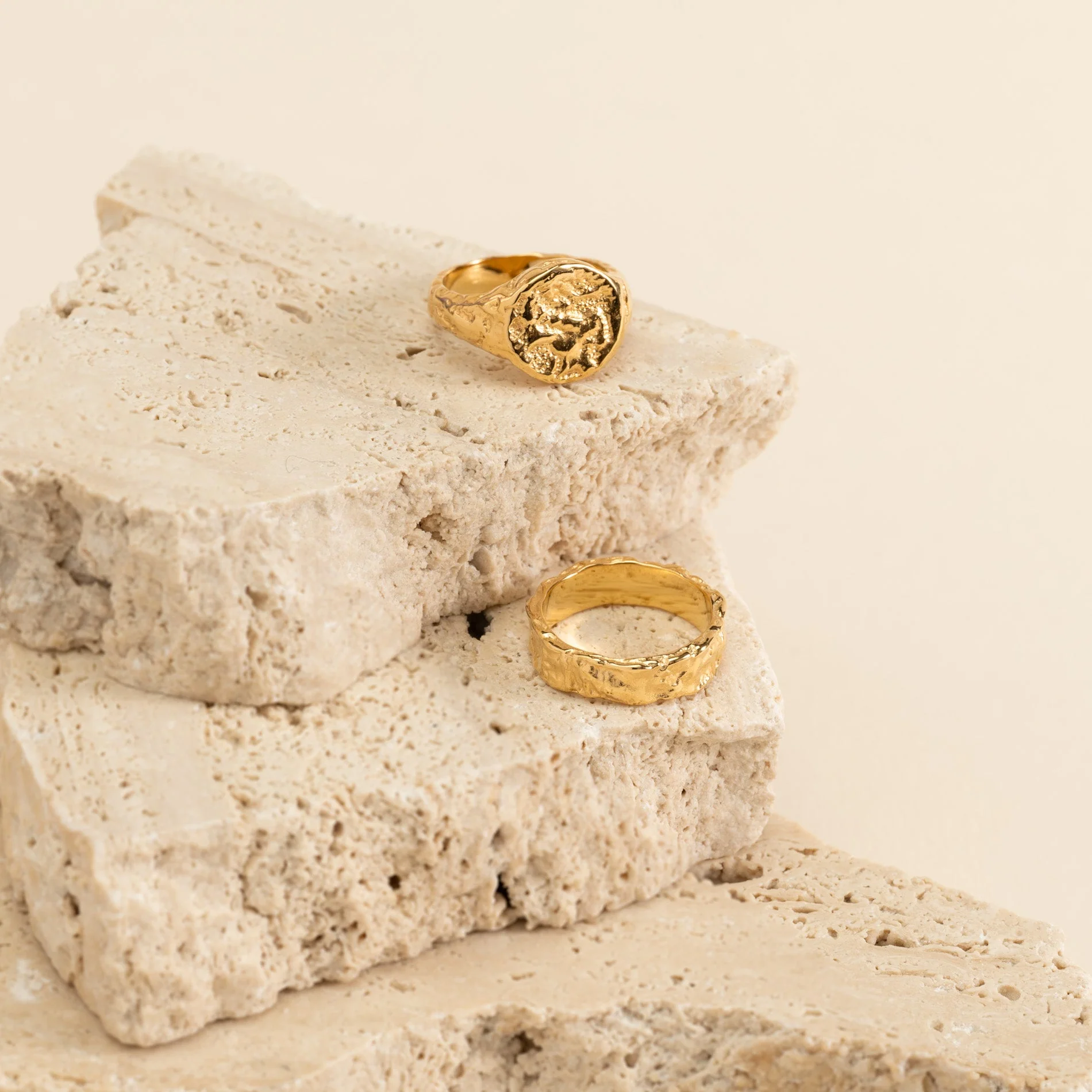ELMA MEDIUM GOLDEN RING - Image 5