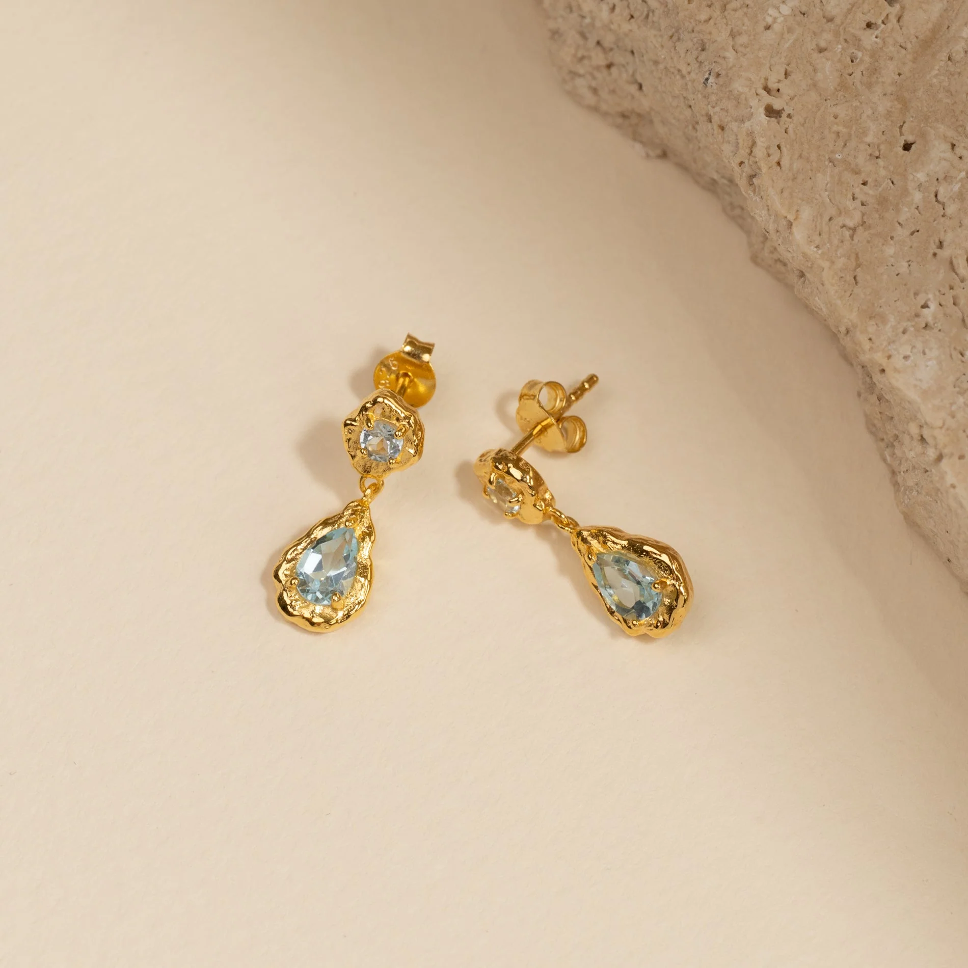 EMILIA DROP GOLDEN EARRING - Image 3