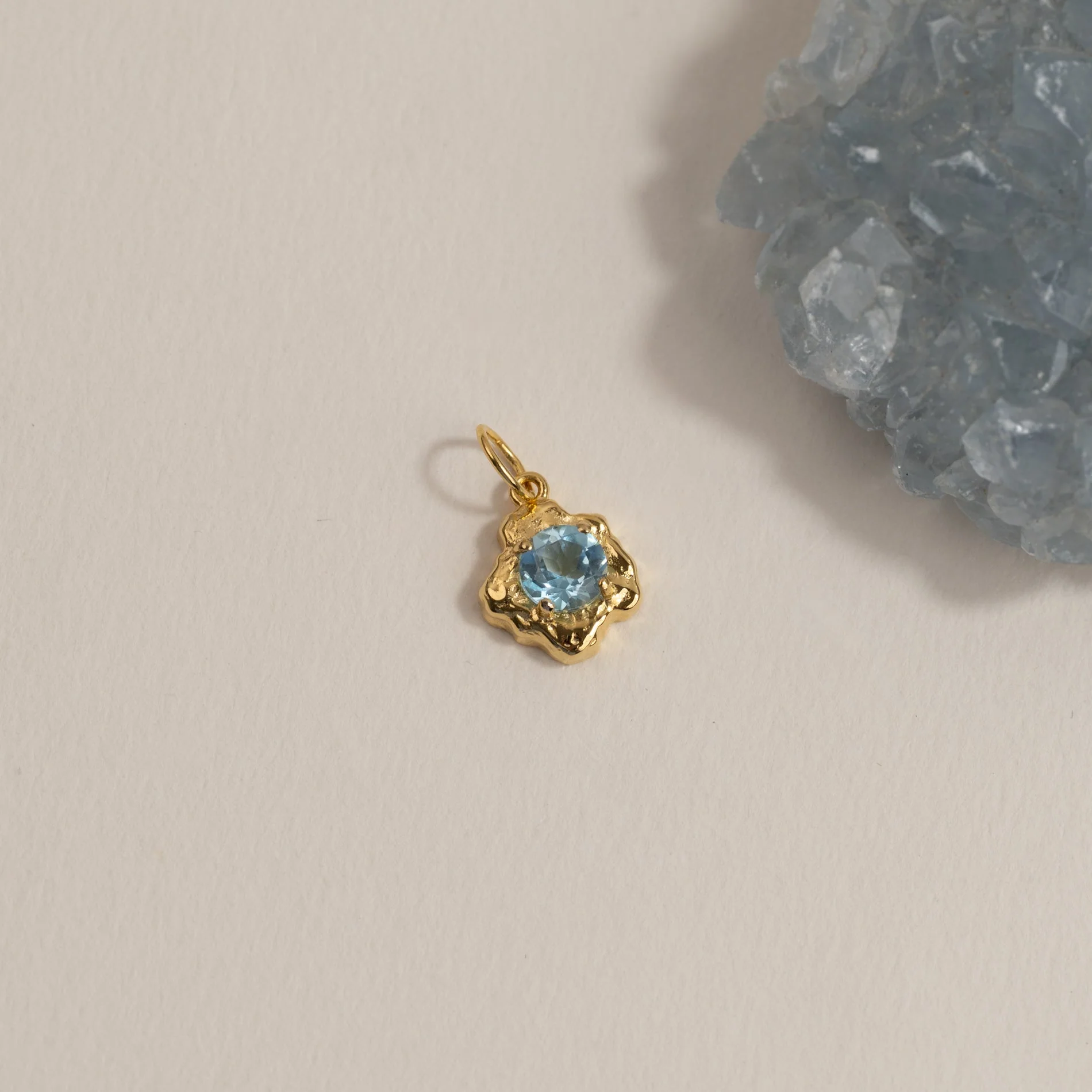 EMILIA GOLDEN PENDANT - Image 4