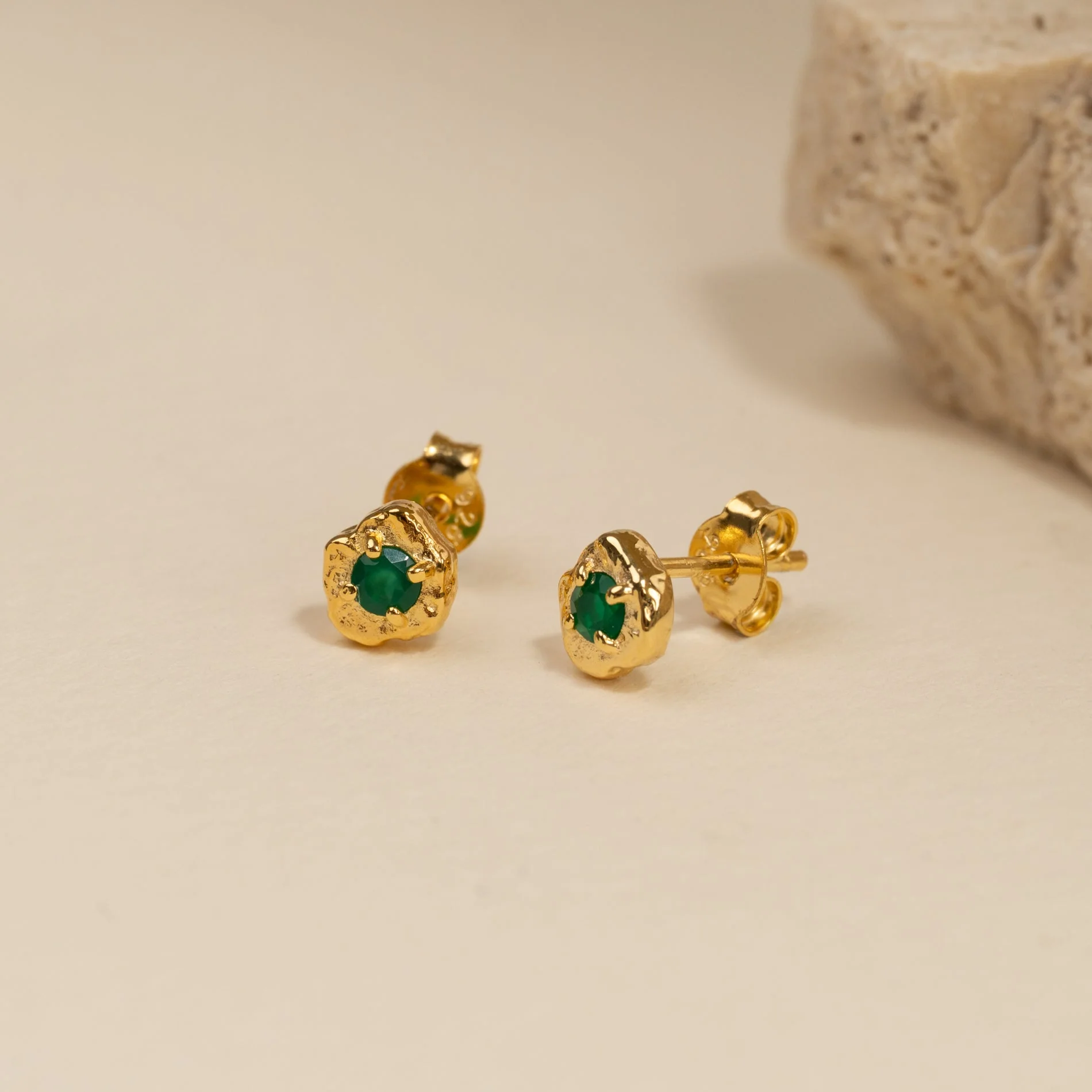 EMILIA GOLDEN STUD EARRING - Image 2