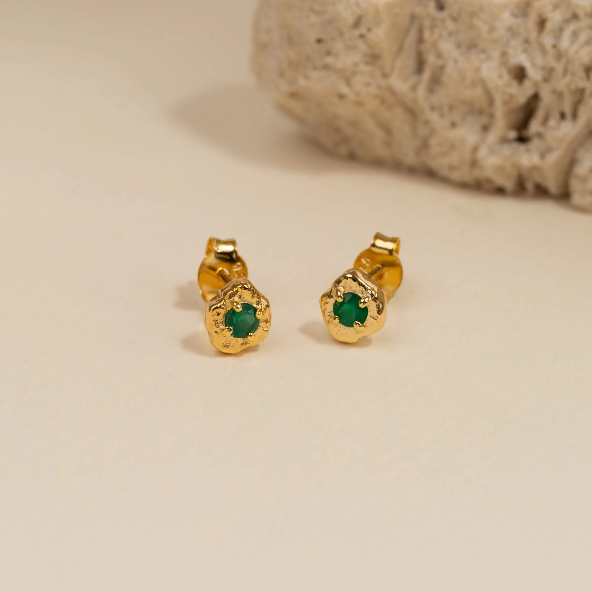 EMILIA GOLDEN STUD EARRING - Image 3