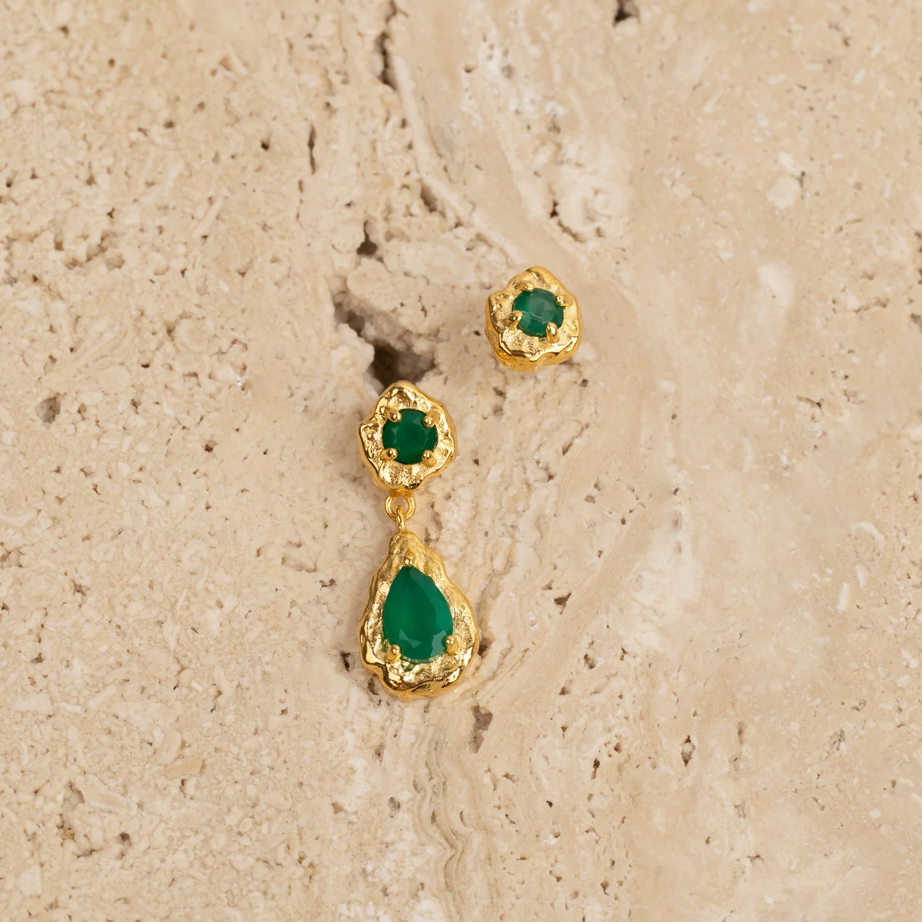 EMILIA GREEN AGATE GOLDEN DROP EARRING - Image 4