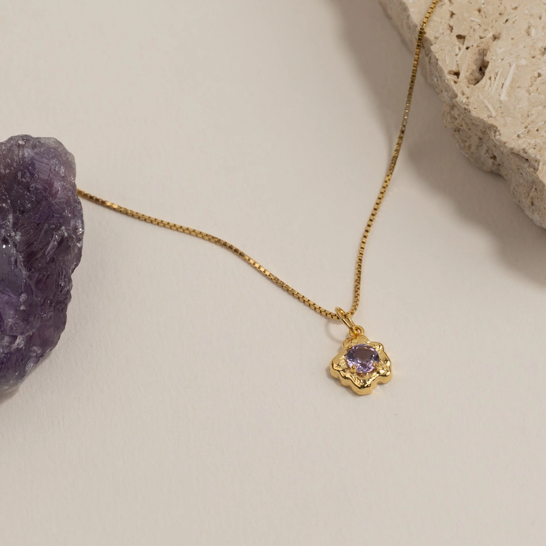 EMILIA PURPLE AMETHYST GOLDEN PENDANT - Image 4