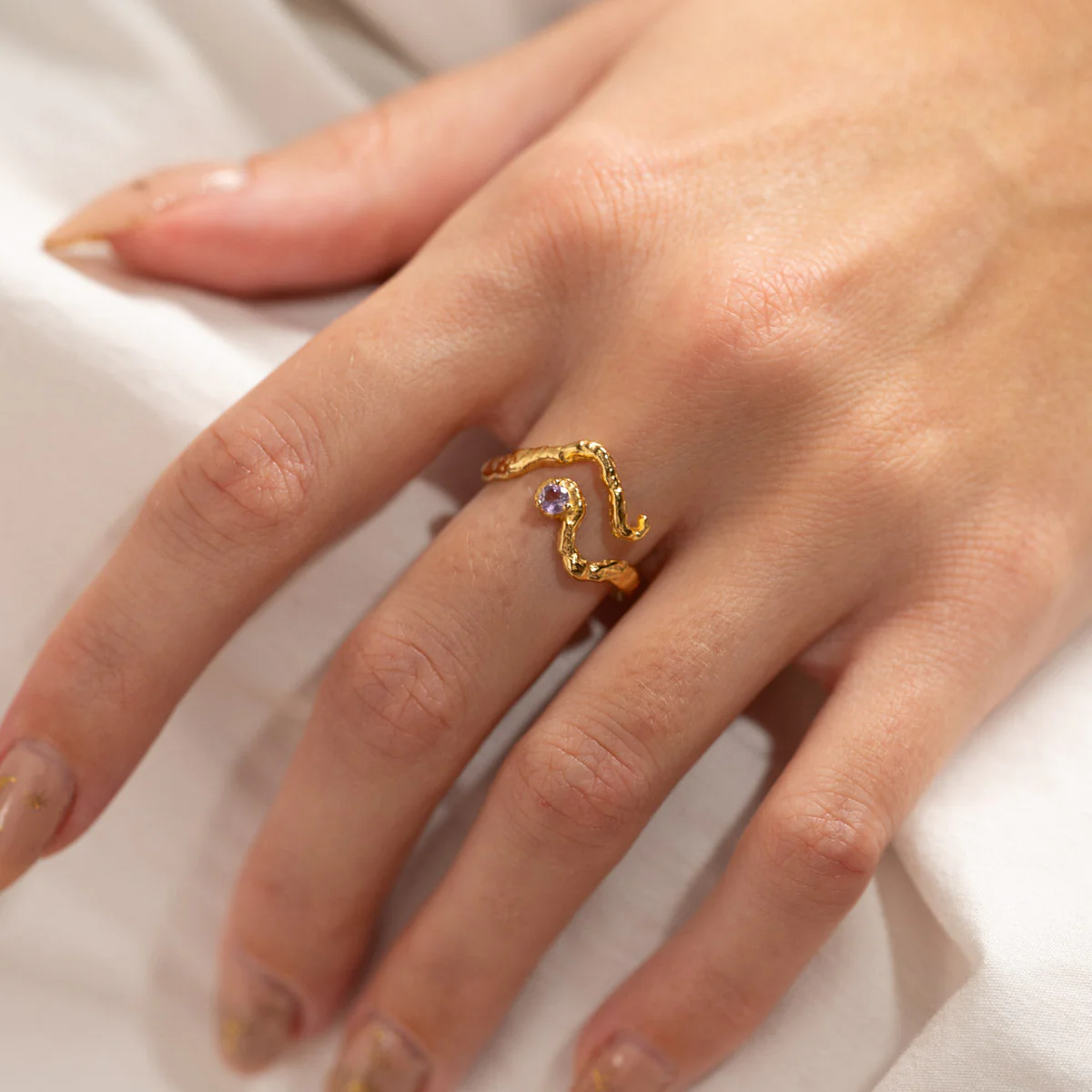 EMILIA PURPLE AMETHYST GOLDEN RING - Image 2