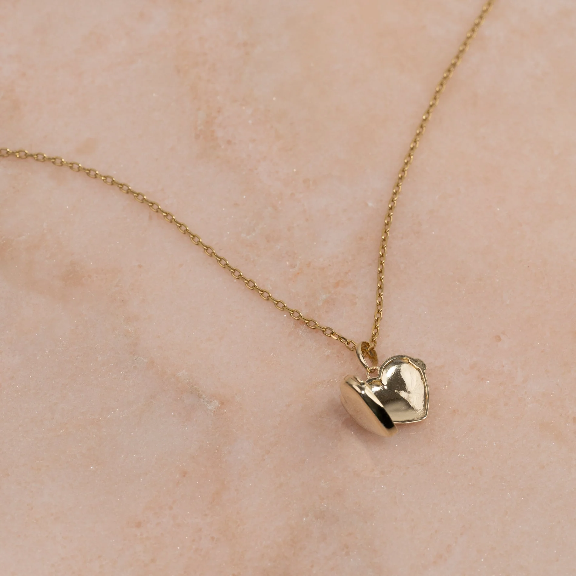 ENGRAVABLE HEART SOLID GOLD MEDALLION - Image 4