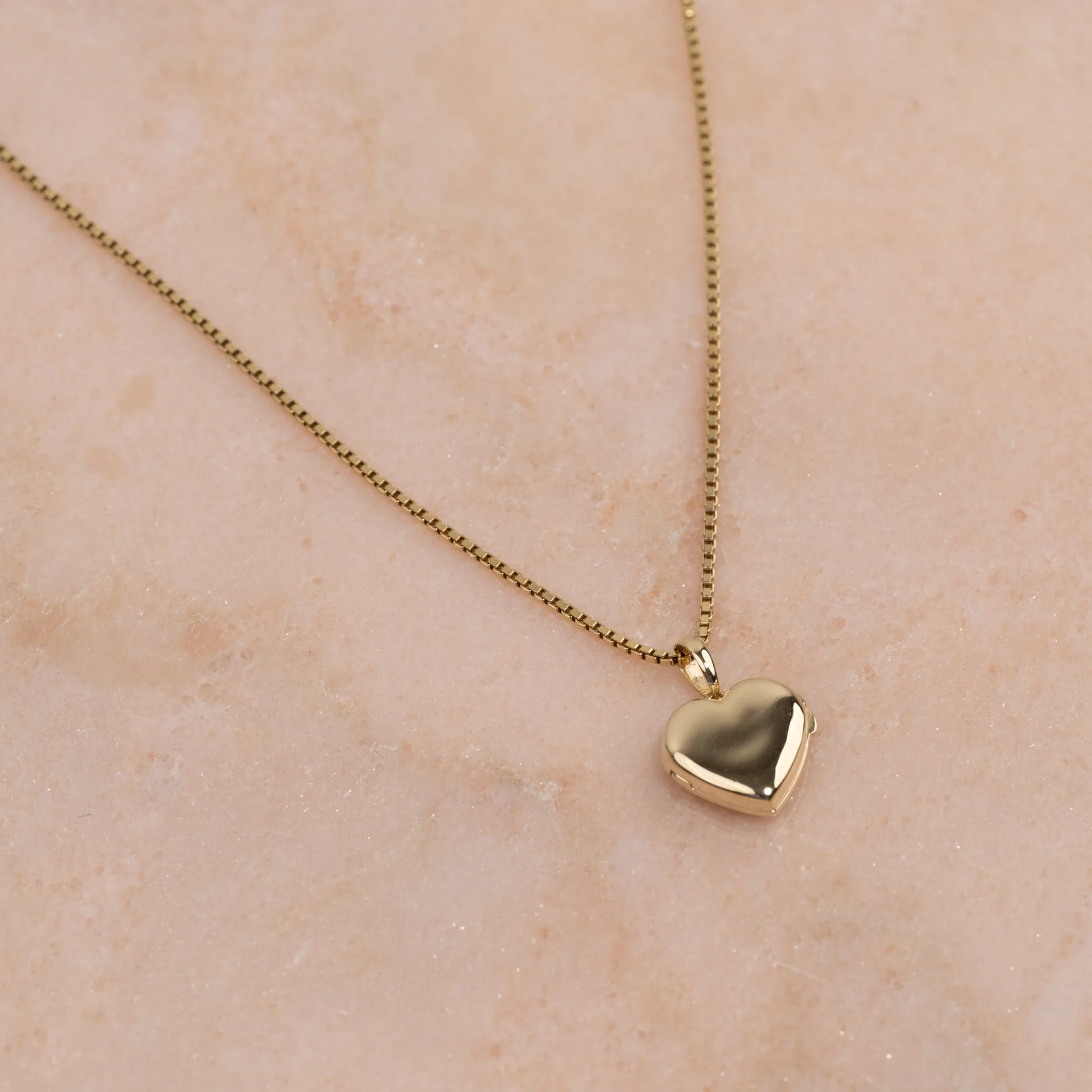 ENGRAVABLE HEART SOLID GOLD MEDALLION - Image 5