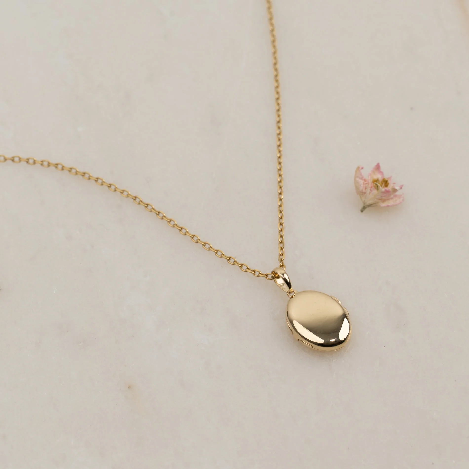 ENGRAVABLE OVAL SOLID GOLD MEDALLION - Image 5