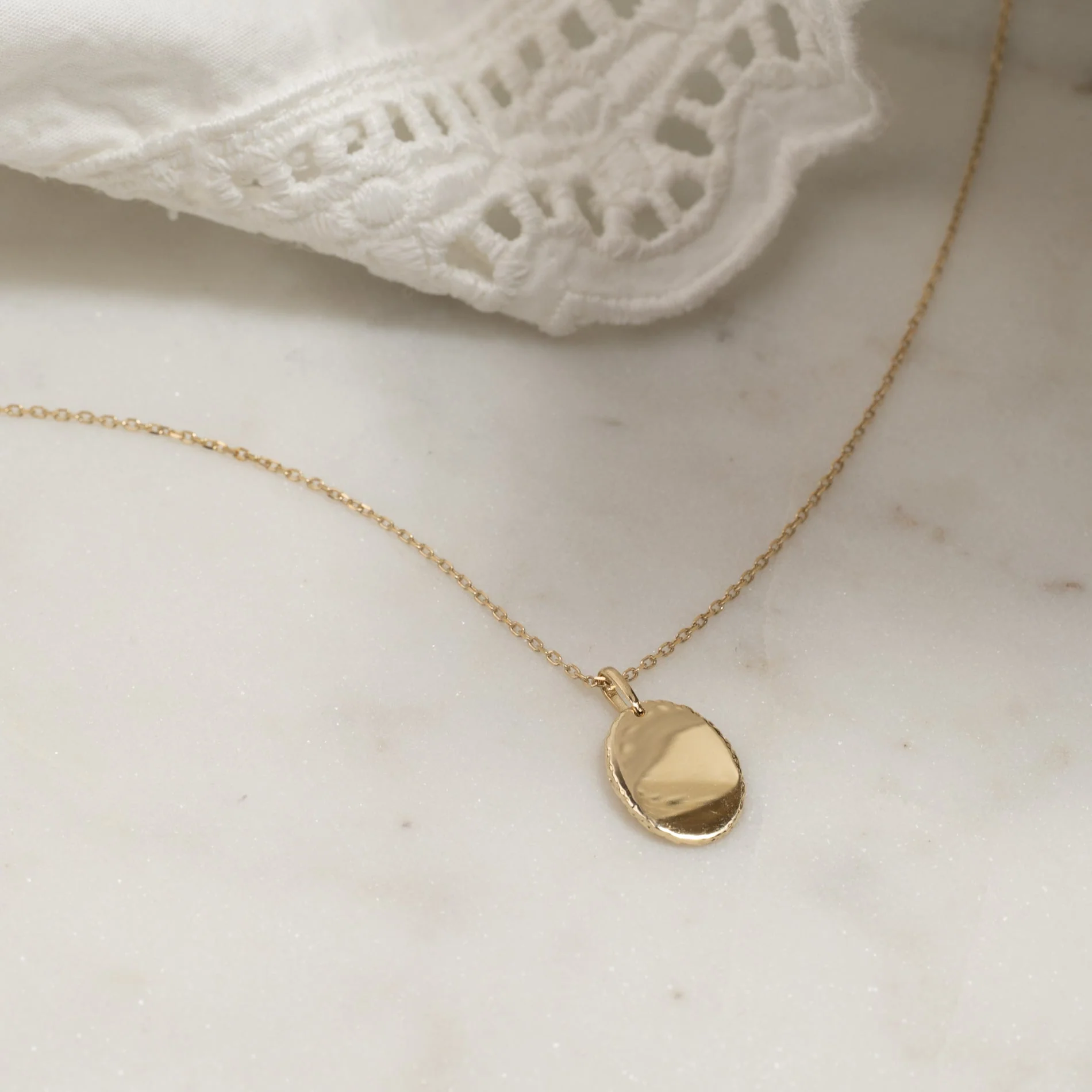 ENGRAVABLE OVAL SOLID GOLD PENDANT - Image 3