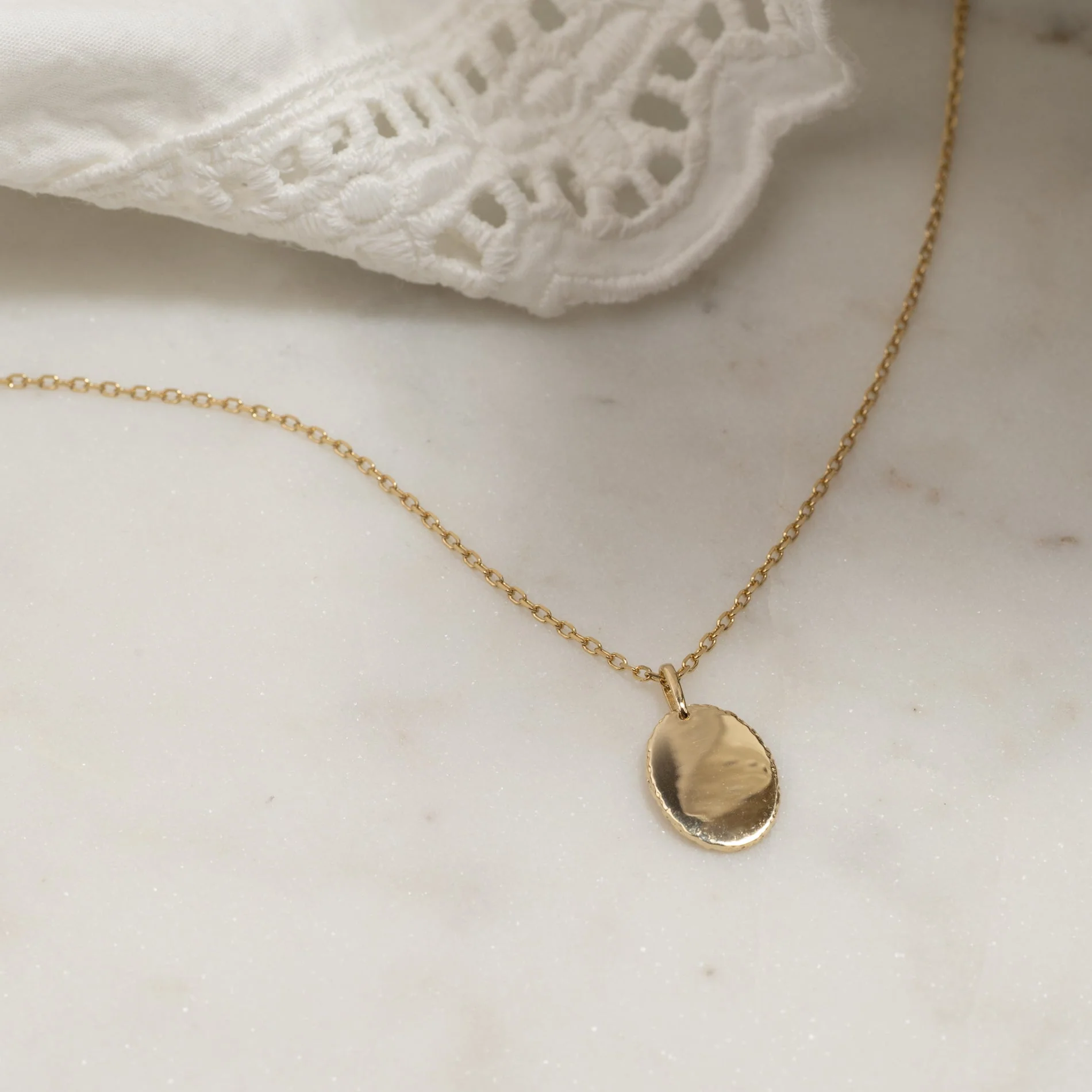 ENGRAVABLE OVAL SOLID GOLD PENDANT - Image 4