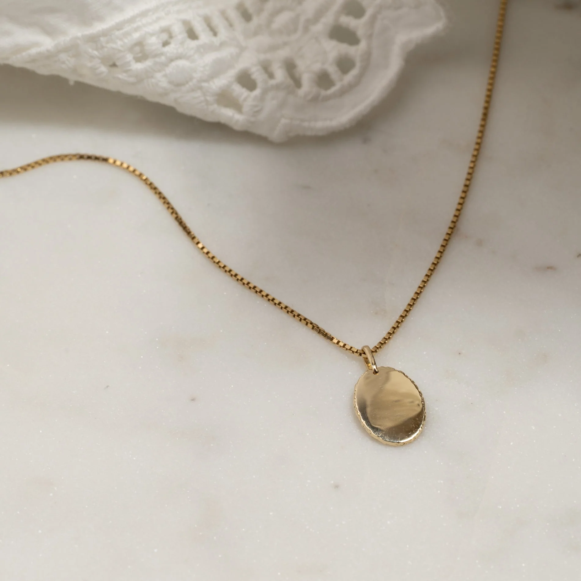 ENGRAVABLE OVAL SOLID GOLD PENDANT - Image 5