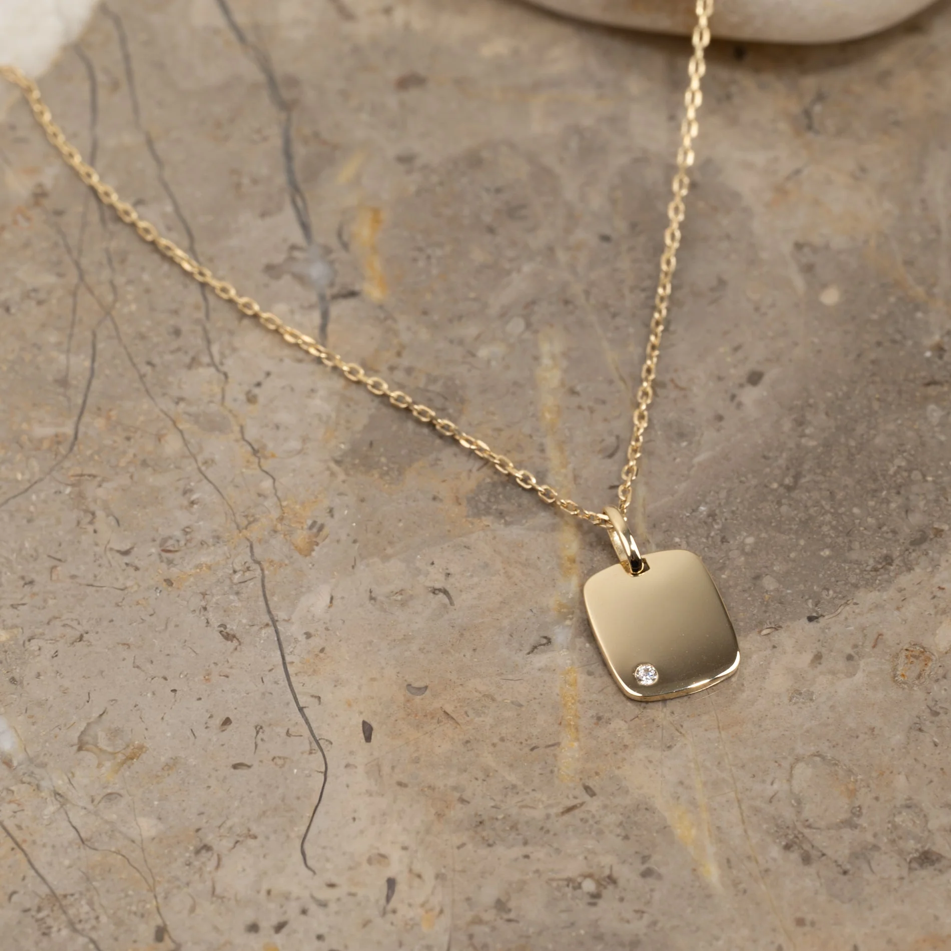 ENGRAVABLE RECTANGULAR CRYSTAL SOLID GOLD PENDANT - 9mm - Image 3
