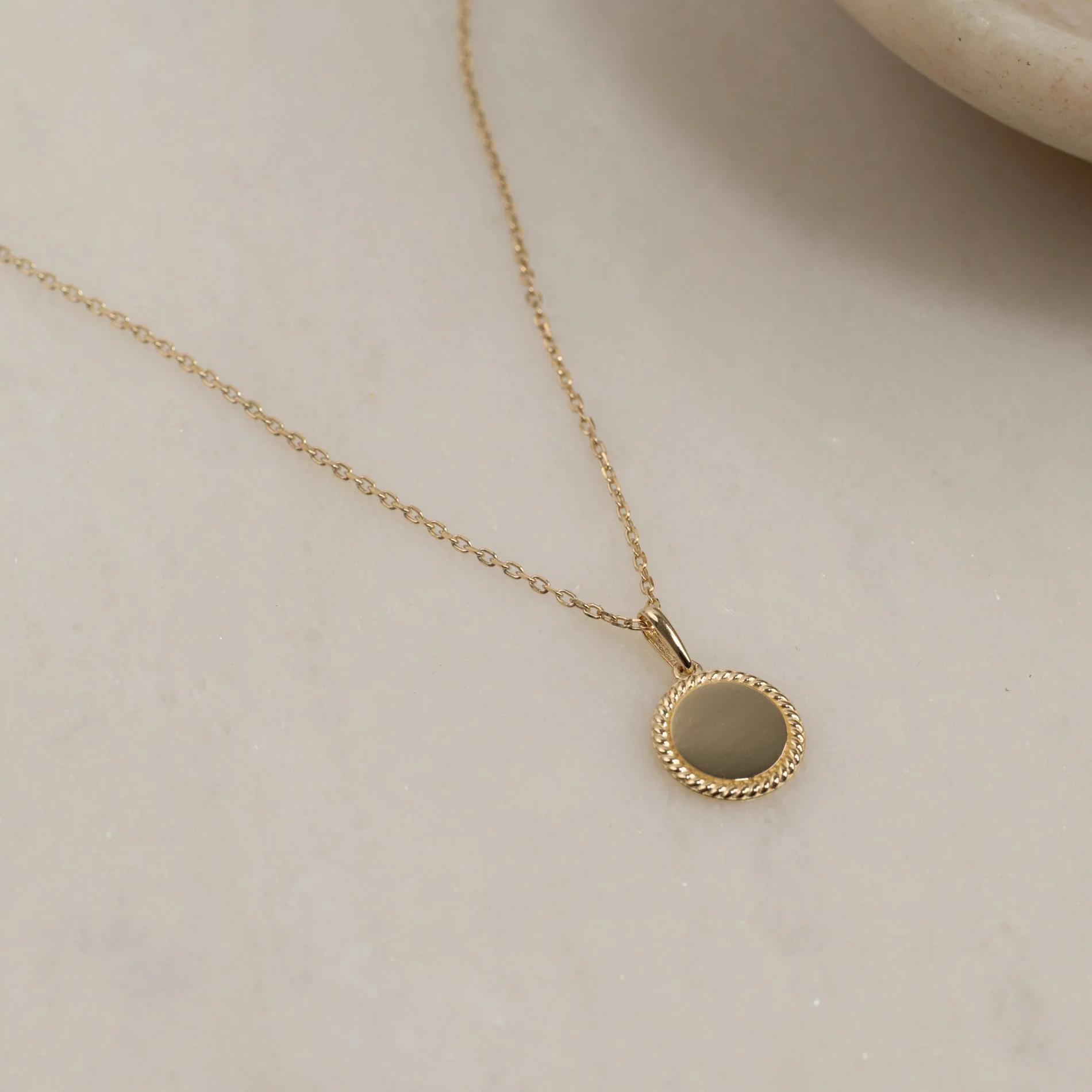 ENGRAVABLE ROUND SOLID GOLD PENDANT - 10mm - Image 3