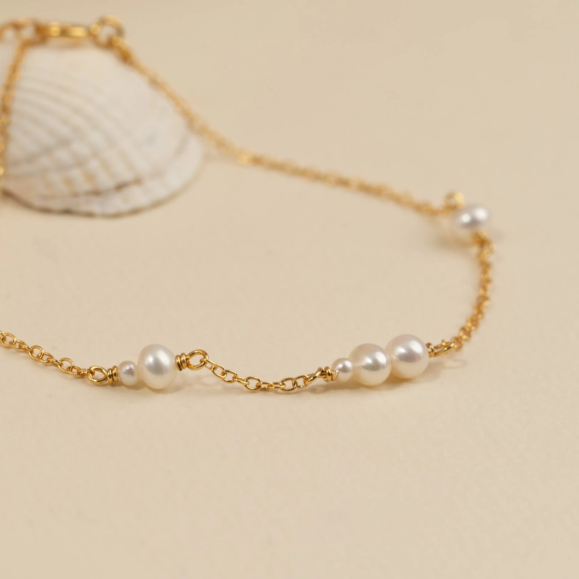 EVIE PEARL GOLDEN BRACELET