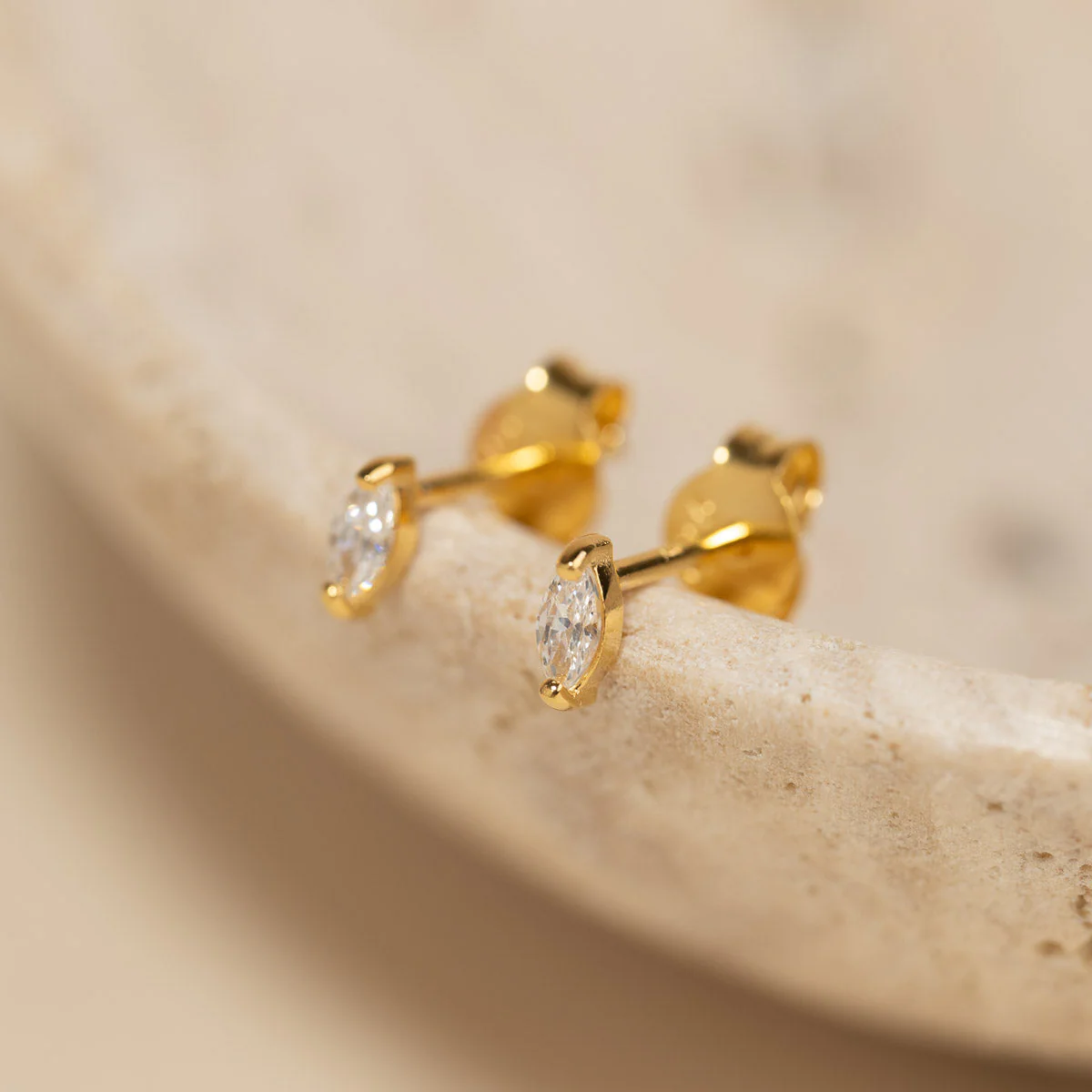 FELINE CRYSTAL GOLDEN EARRING