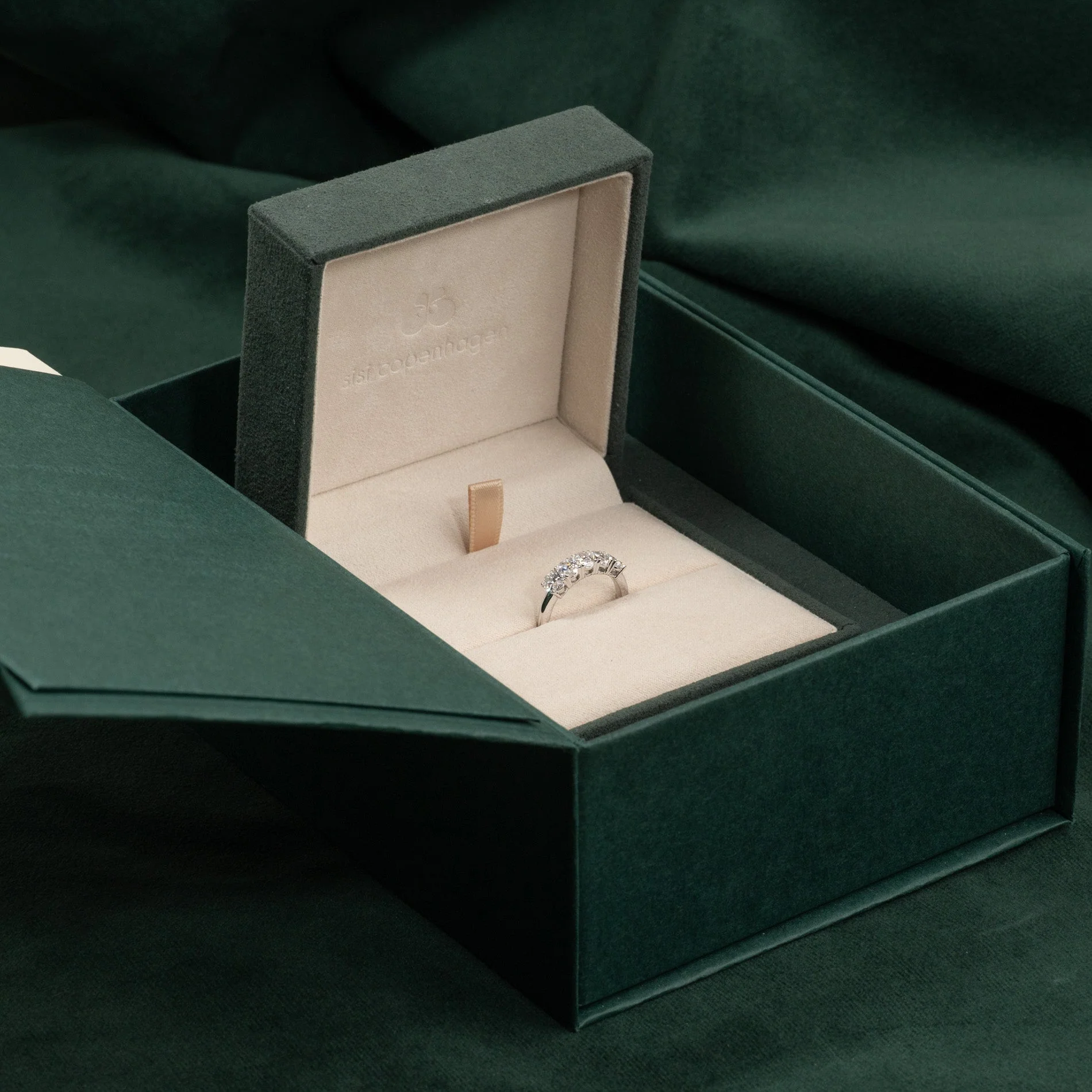 FIVE STONE OVAL-CUT LAB-DIAMOND RING - Image 10