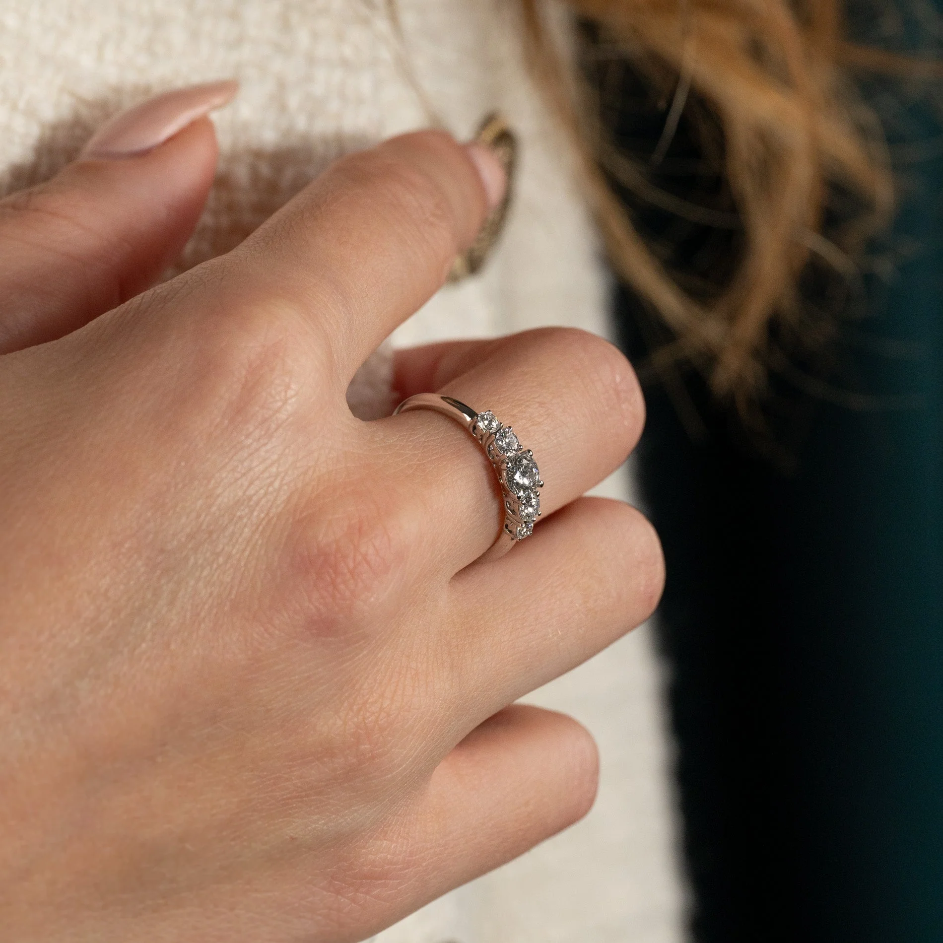 FIVE-STONE TRELLIS LAB-DIAMOND RING - 0.7ct - WG - Image 5