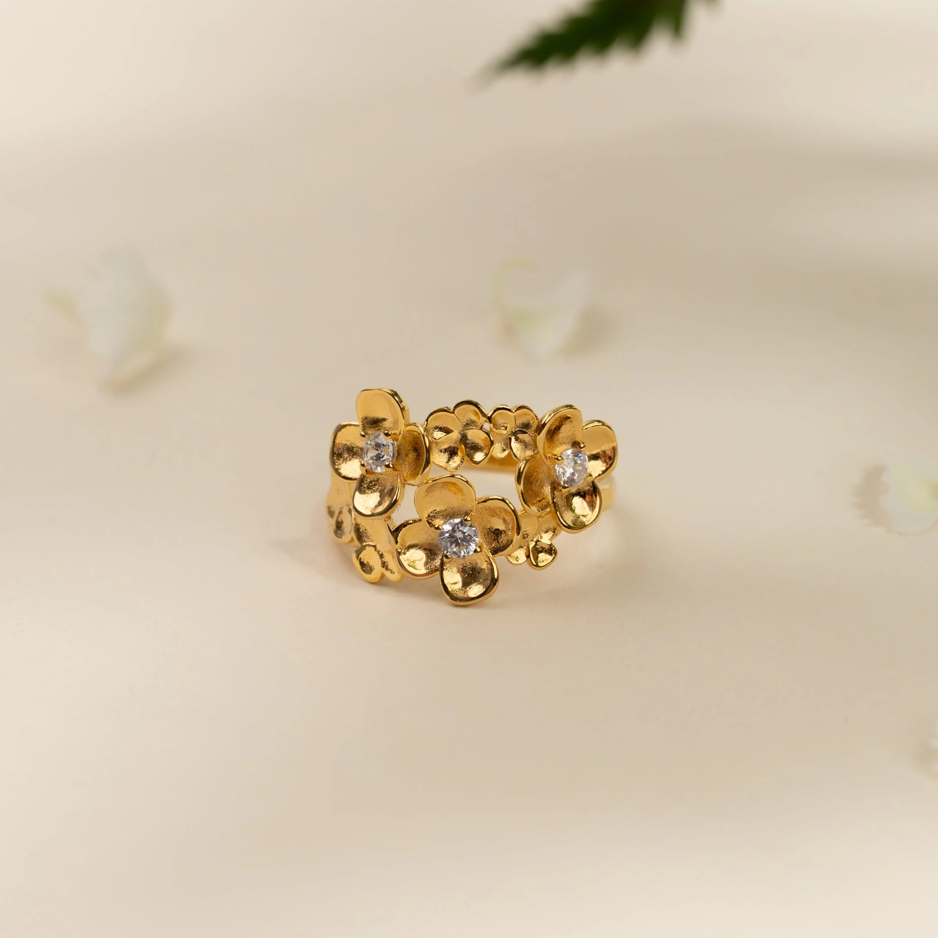 FLORA CRYSTAL CLUSTER GOLDEN RING - Image 4