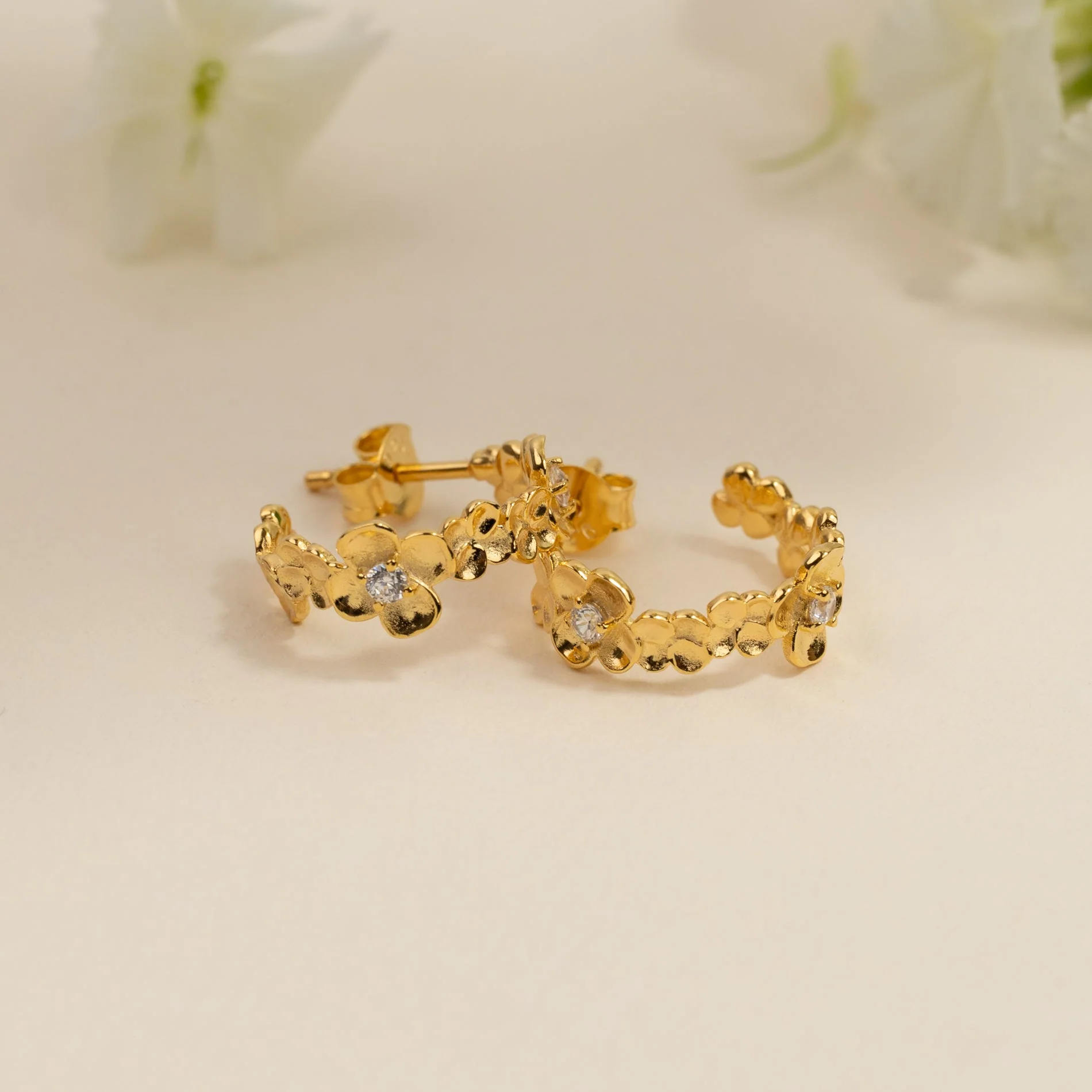 FLORA CRYSTAL GOLDEN CREOL EARRING - Image 3