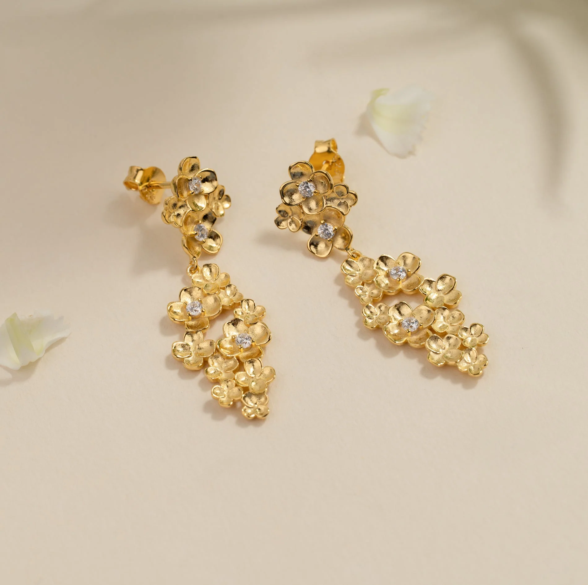 FLORA CRYSTAL GOLDEN CLUSTER EARRING - Image 2