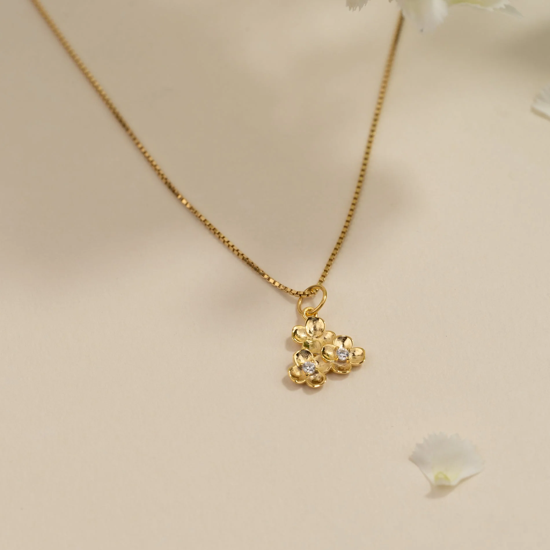 FLORA CRYSTAL GOLDEN PENDANT - Image 5