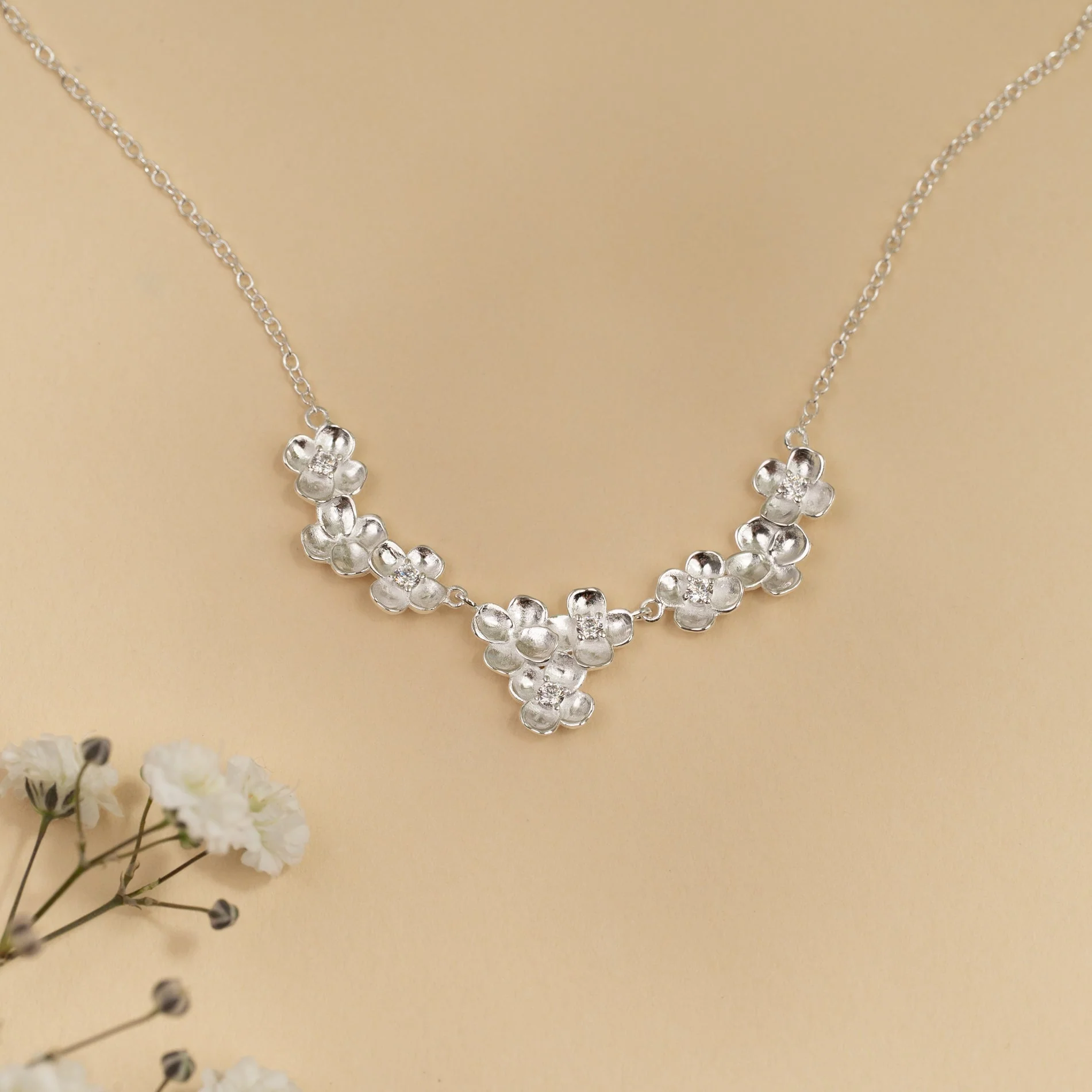 FLORA CRYSTAL SILVER NECKLACE - Image 3