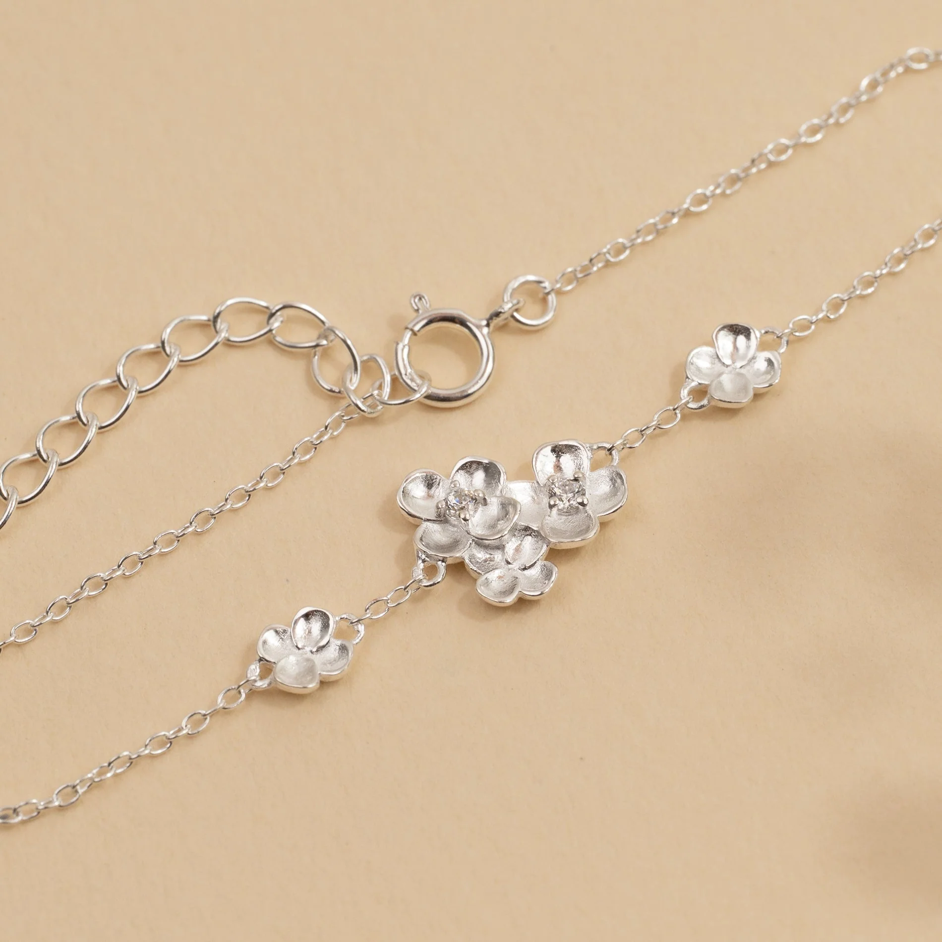 FLORA CRYSTAL SILVER BRACELET - Image 3