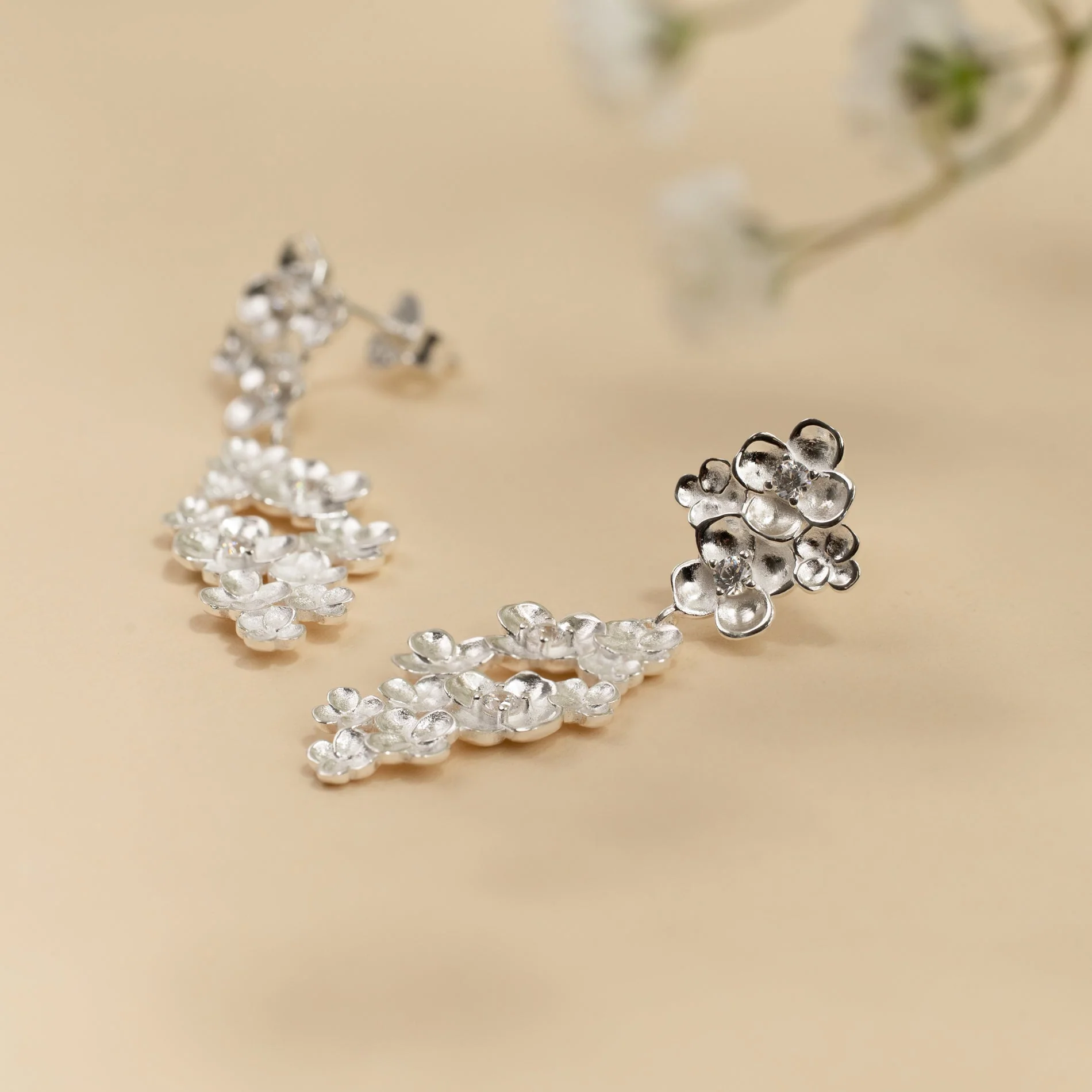 FLORA CRYSTAL SILVER CLUSTER EARRING - Image 3