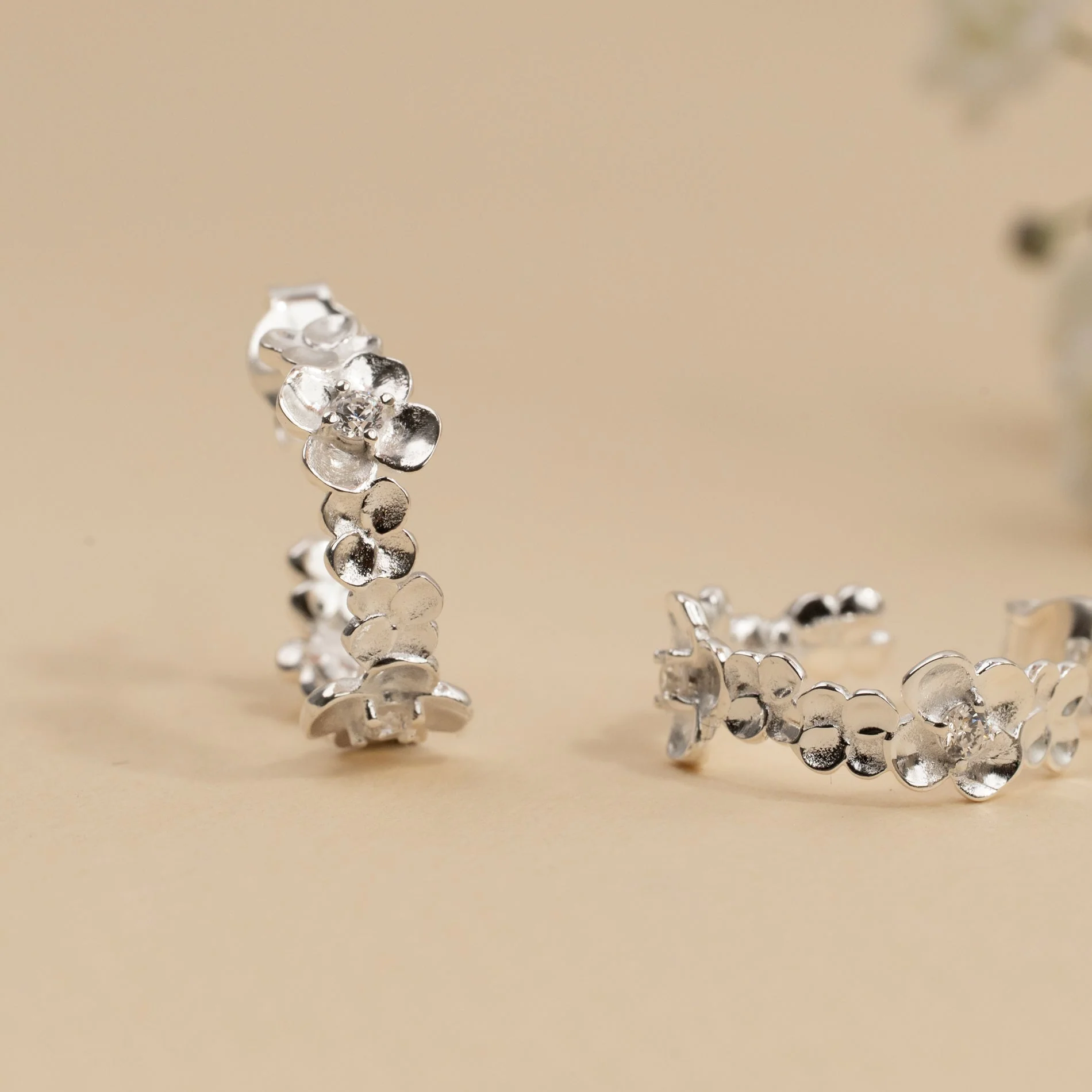 FLORA CRYSTAL SILVER CREOL EARRING - Image 3