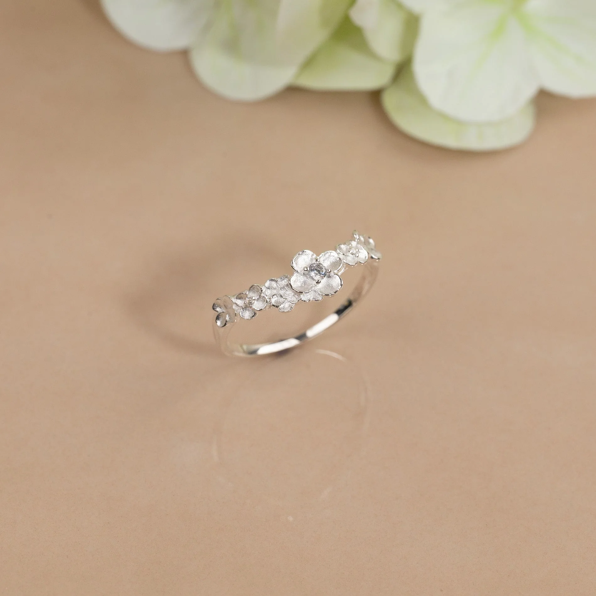 FLORA CRYSTAL SILVER RING