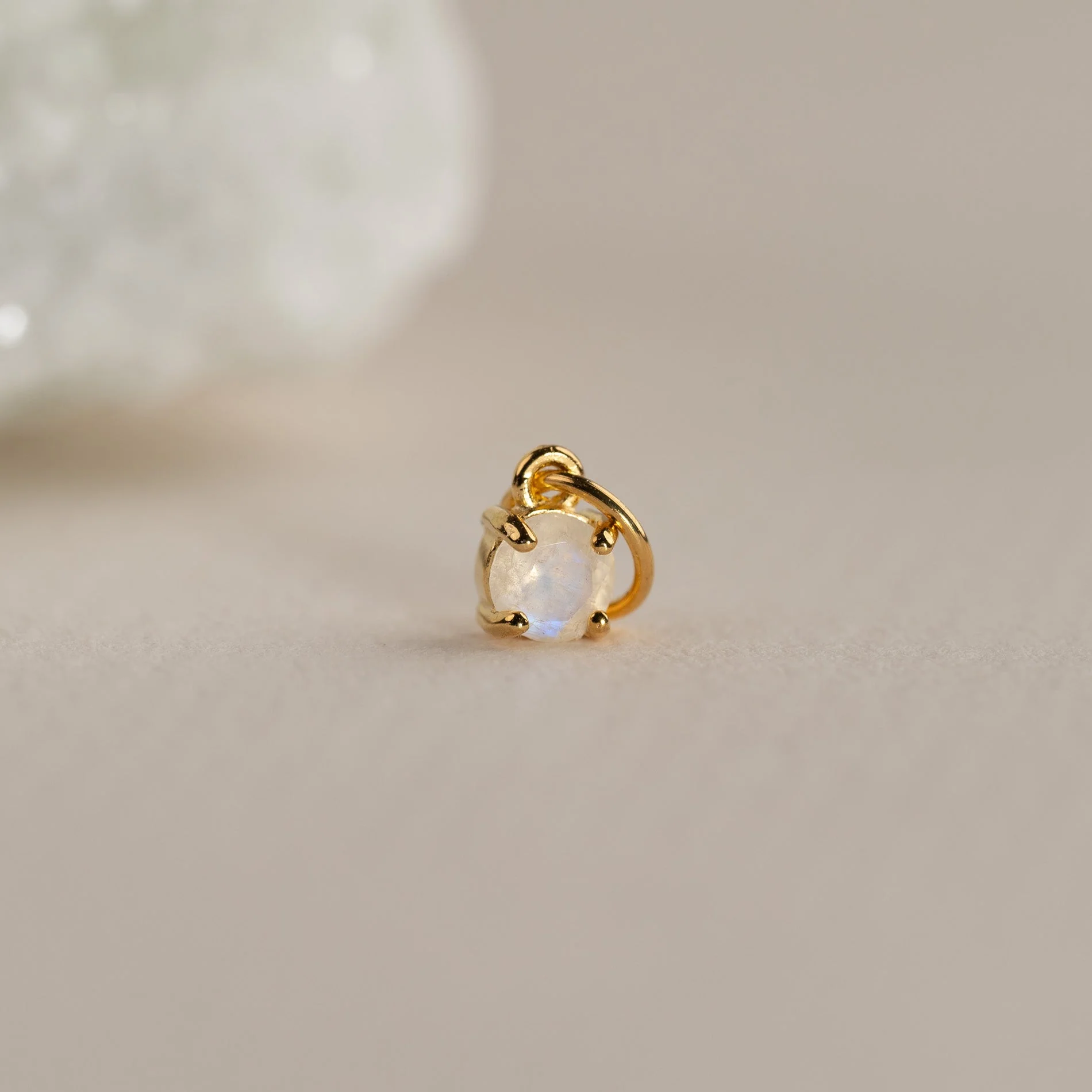 GEMMA MOONSTONE GOLDEN PENDANT - Image 2