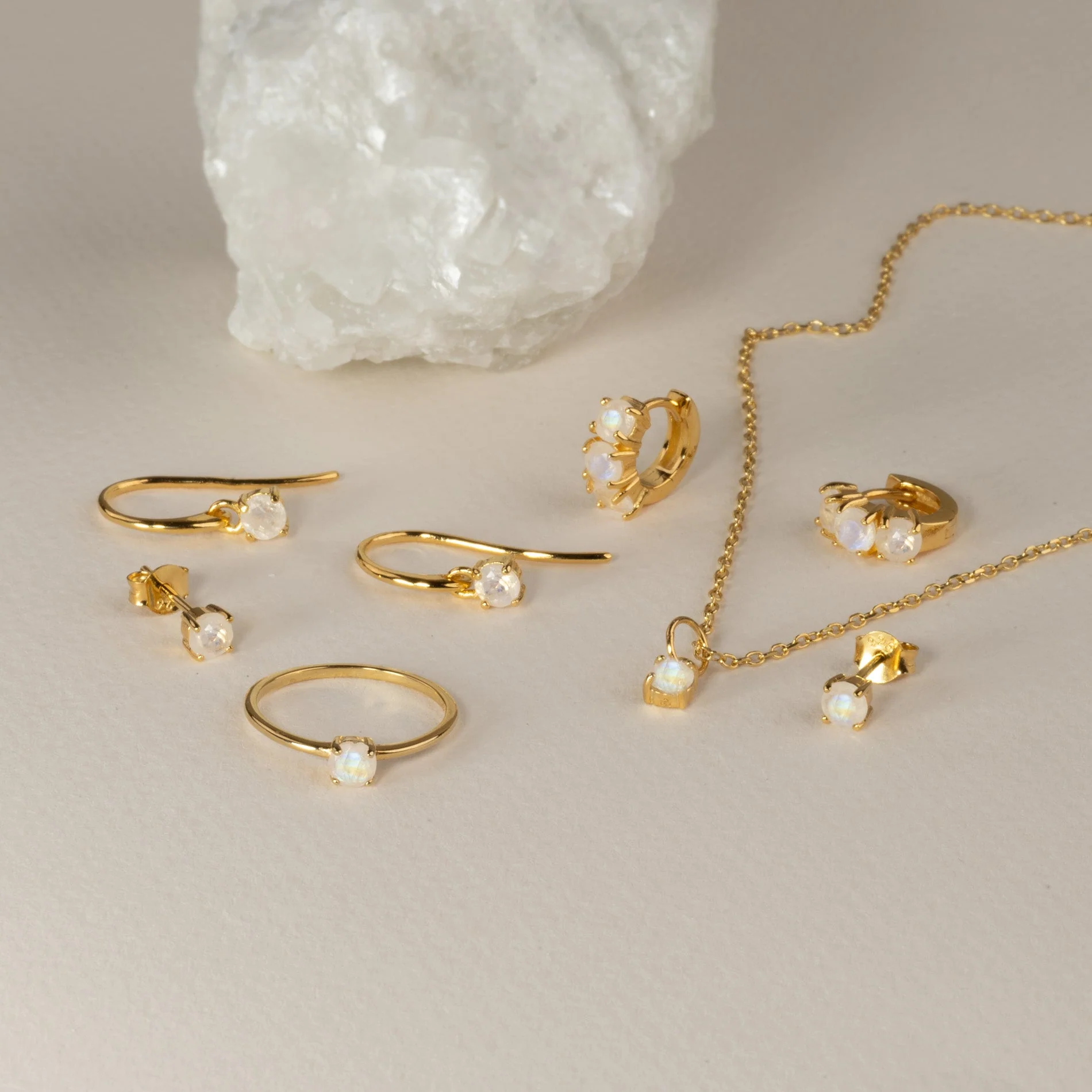 GEMMA MOONSTONE GOLDEN PENDANT - Image 8