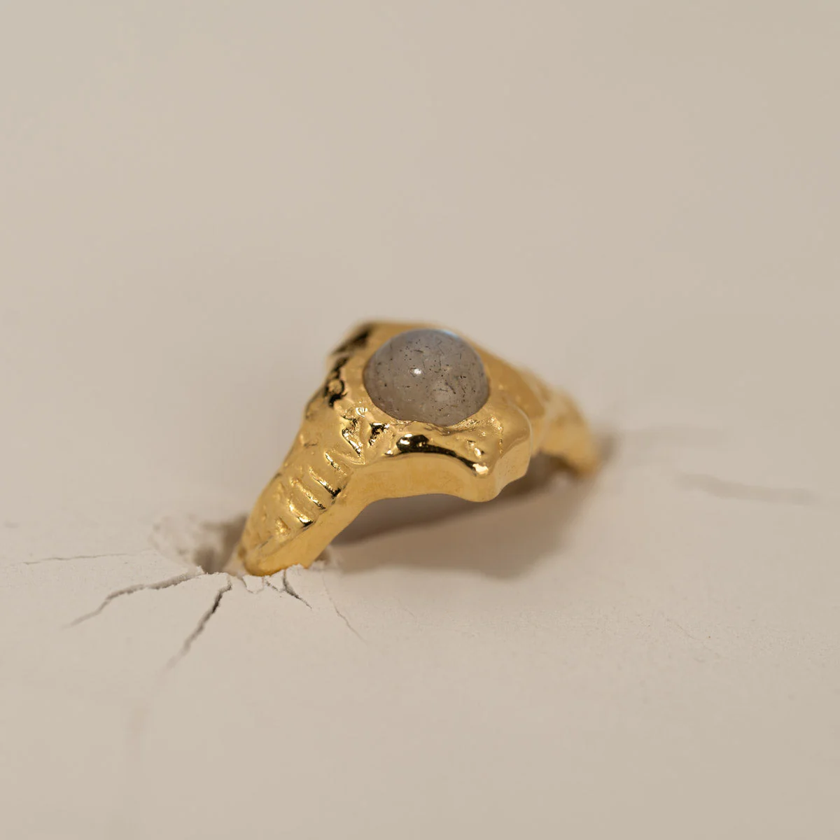 GIGI LABRADORITE GOLDEN RING - Image 2