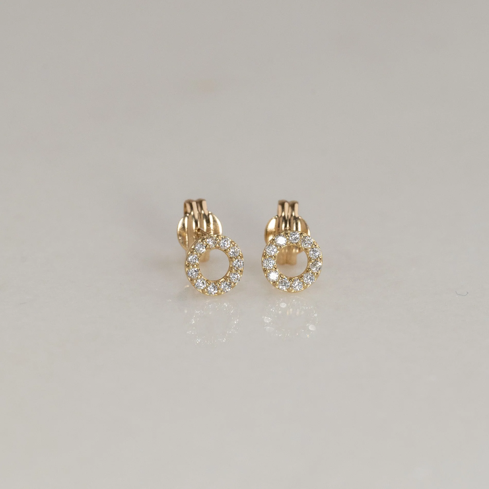 GLORIA CRYSTAL MINI SOLID GOLD EARRING