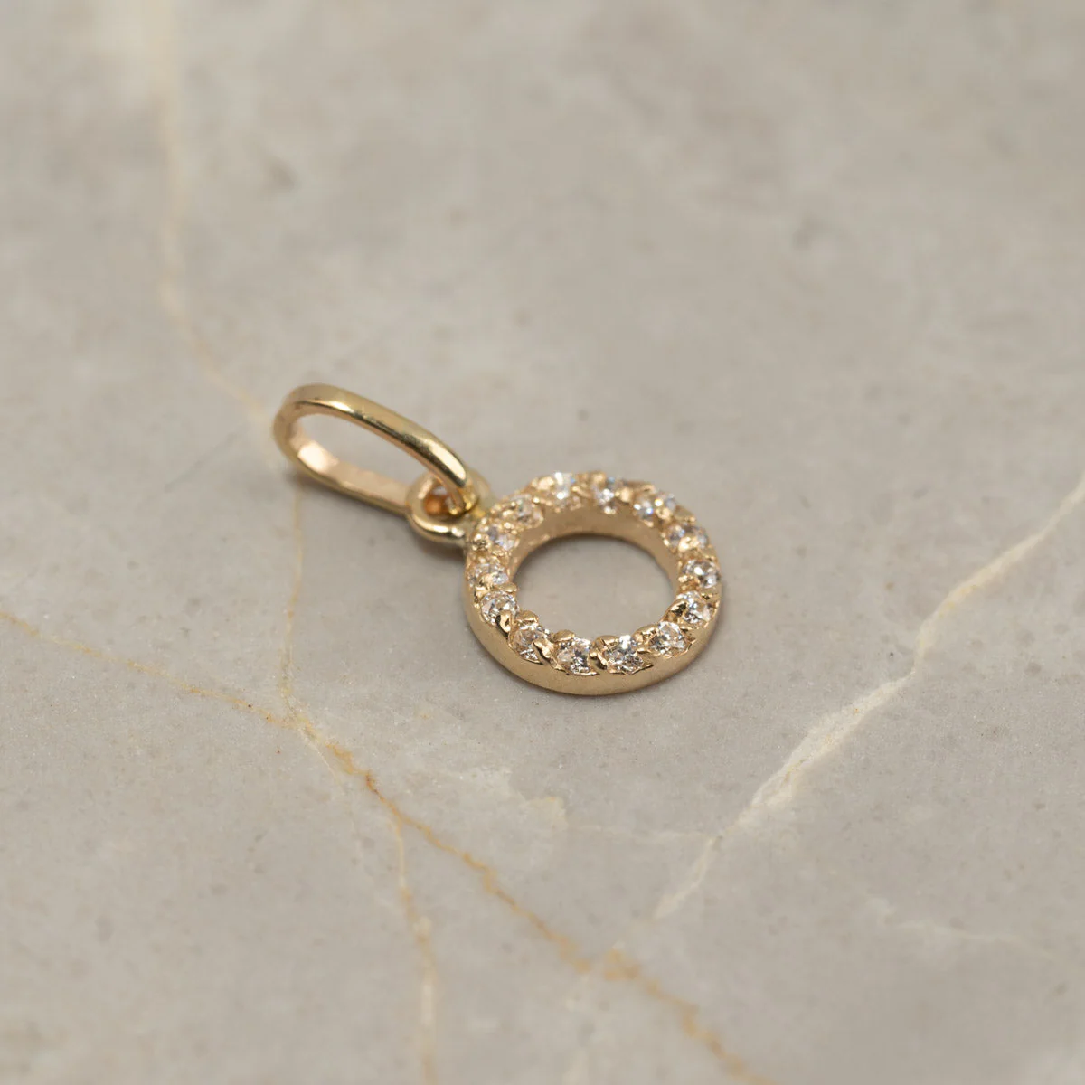 GLORIA CRYSTAL SOLID GOLD PENDANT