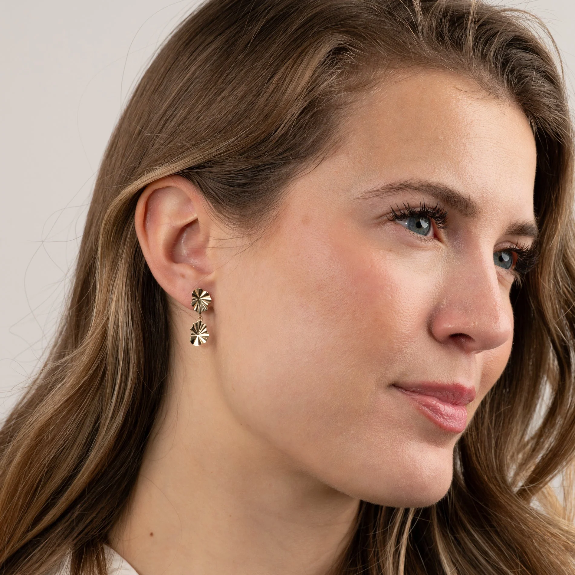 GRACE SOLID GOLD EARRING - Image 4