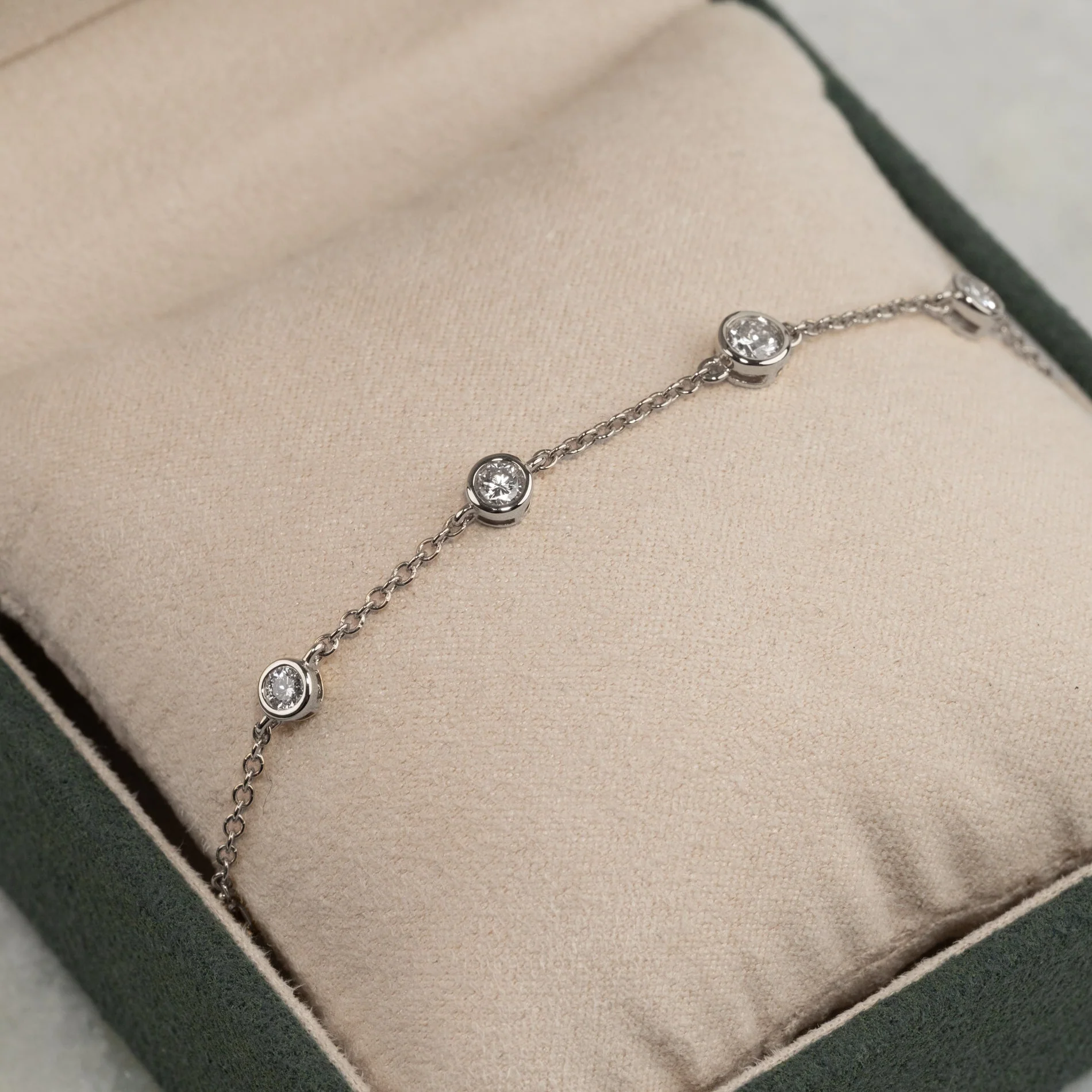 GRADUATING BEZEL-SET LAB-DIAMOND BRACELET - 0.75ct - WG - Image 5
