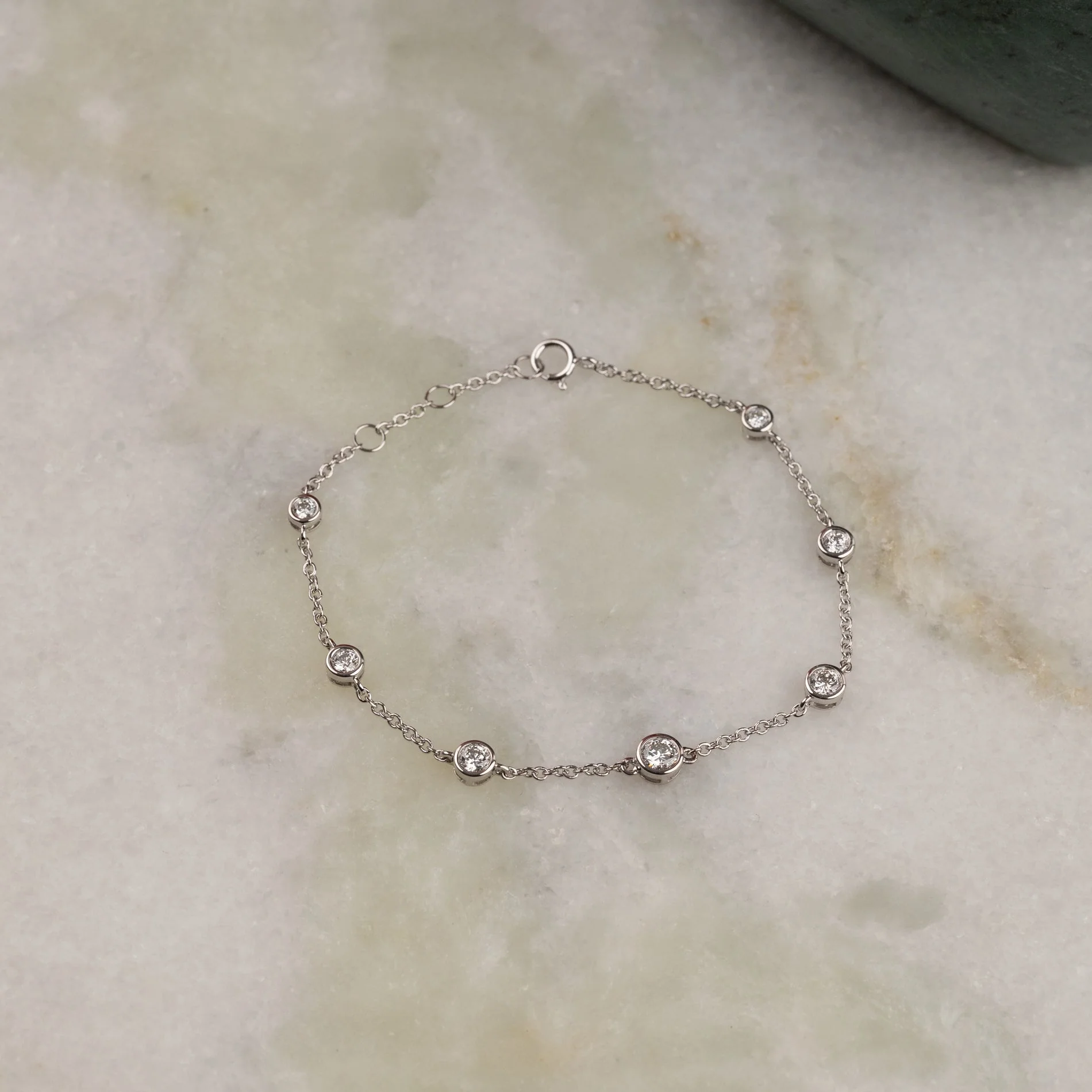GRADUATING BEZEL-SET LAB-DIAMOND BRACELET - 0.75ct - WG