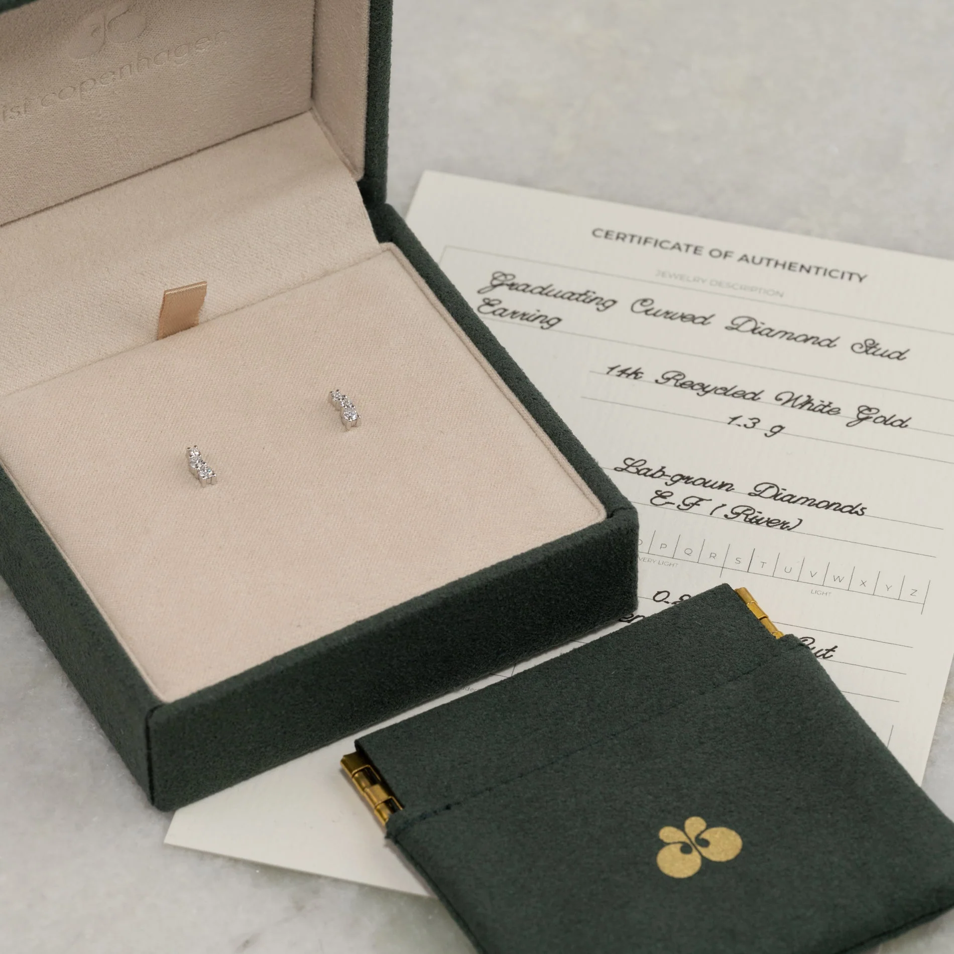 GRADUATING CURVED LAB-DIAMOND STUD EARRING - 0.22ct - WG - Image 4