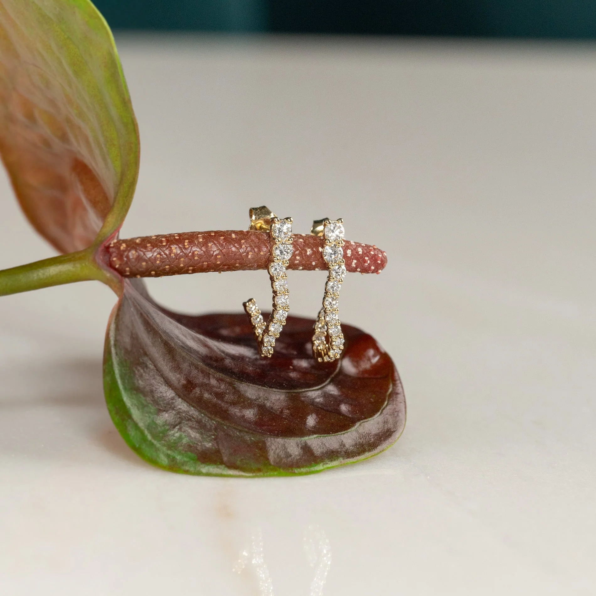 GRADUATING CURVED LAB-DIAMOND CREOL EARRING