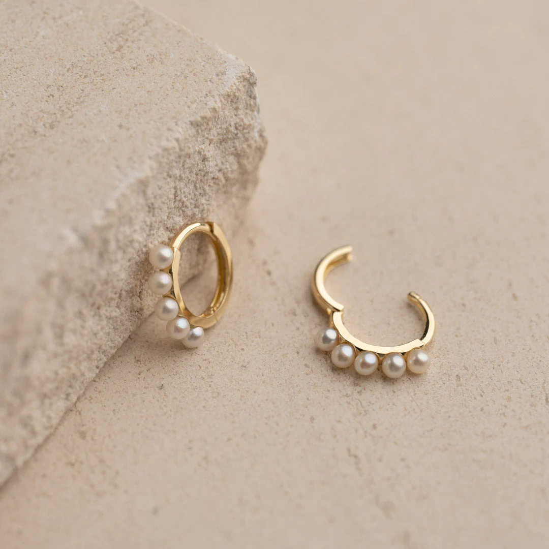 GUDNARE SMALL PEARL SOLID GOLD EARRING